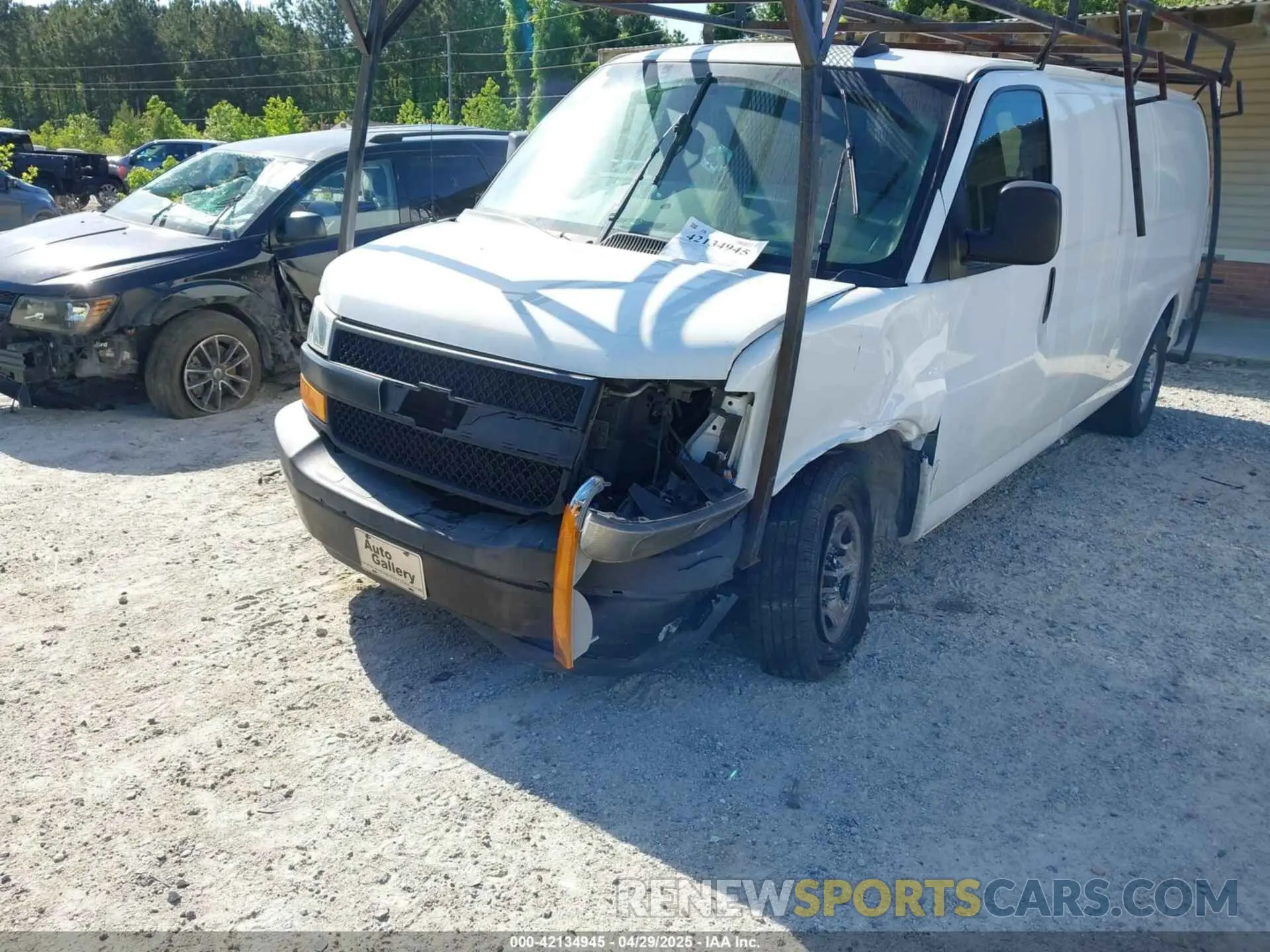 6 Photograph of a damaged car 1GCWGBFG6L1120325 CHEVROLET EXPRESS CARGO 2020