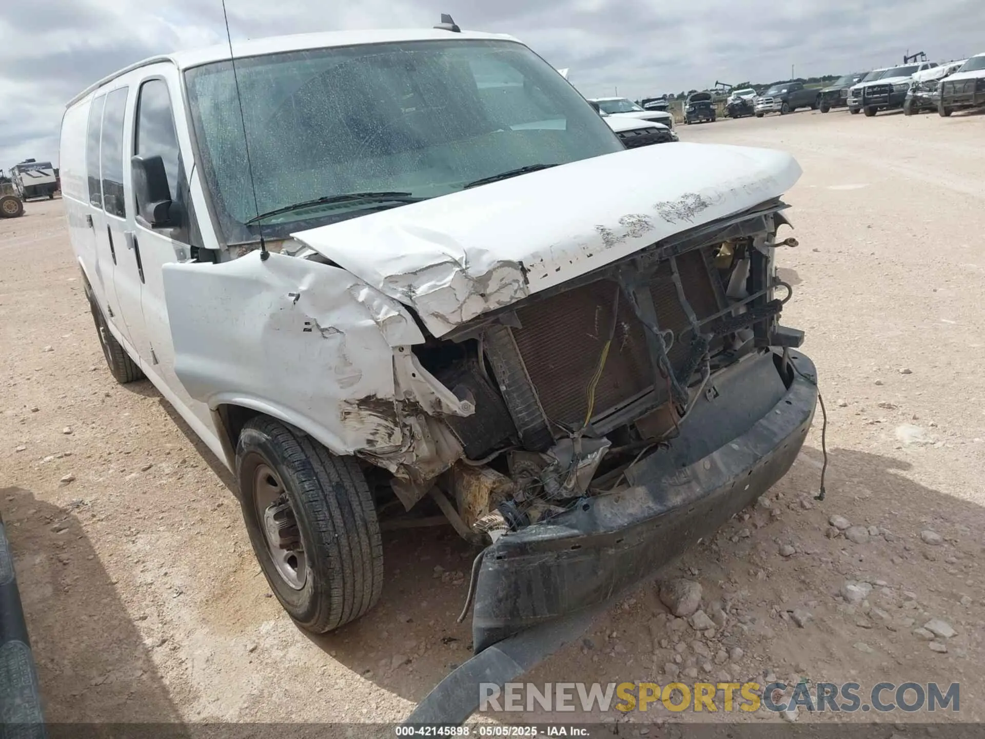 1 Photograph of a damaged car 1GCWGBFG6L1274341 CHEVROLET EXPRESS CARGO 2020