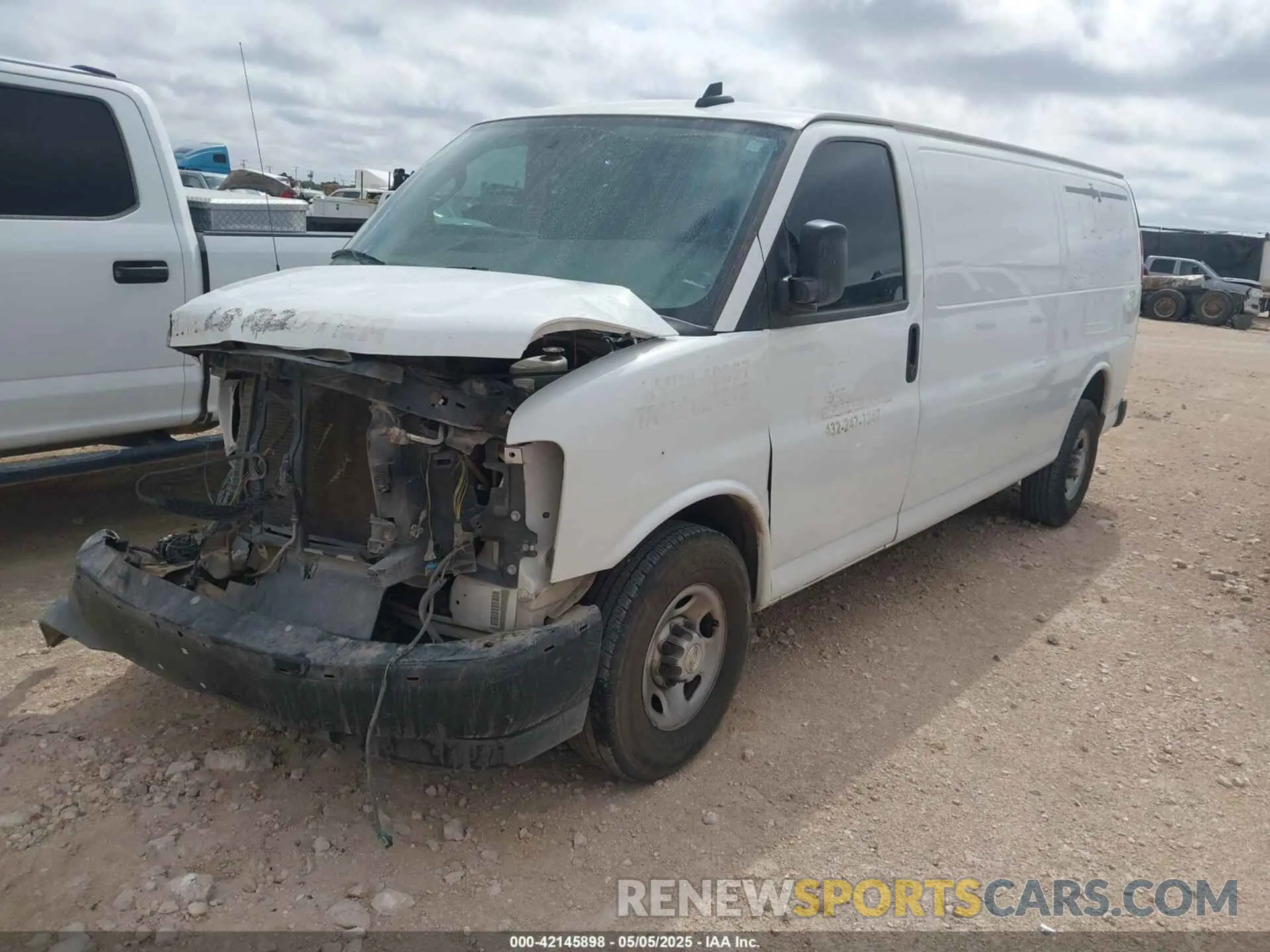 2 Photograph of a damaged car 1GCWGBFG6L1274341 CHEVROLET EXPRESS CARGO 2020