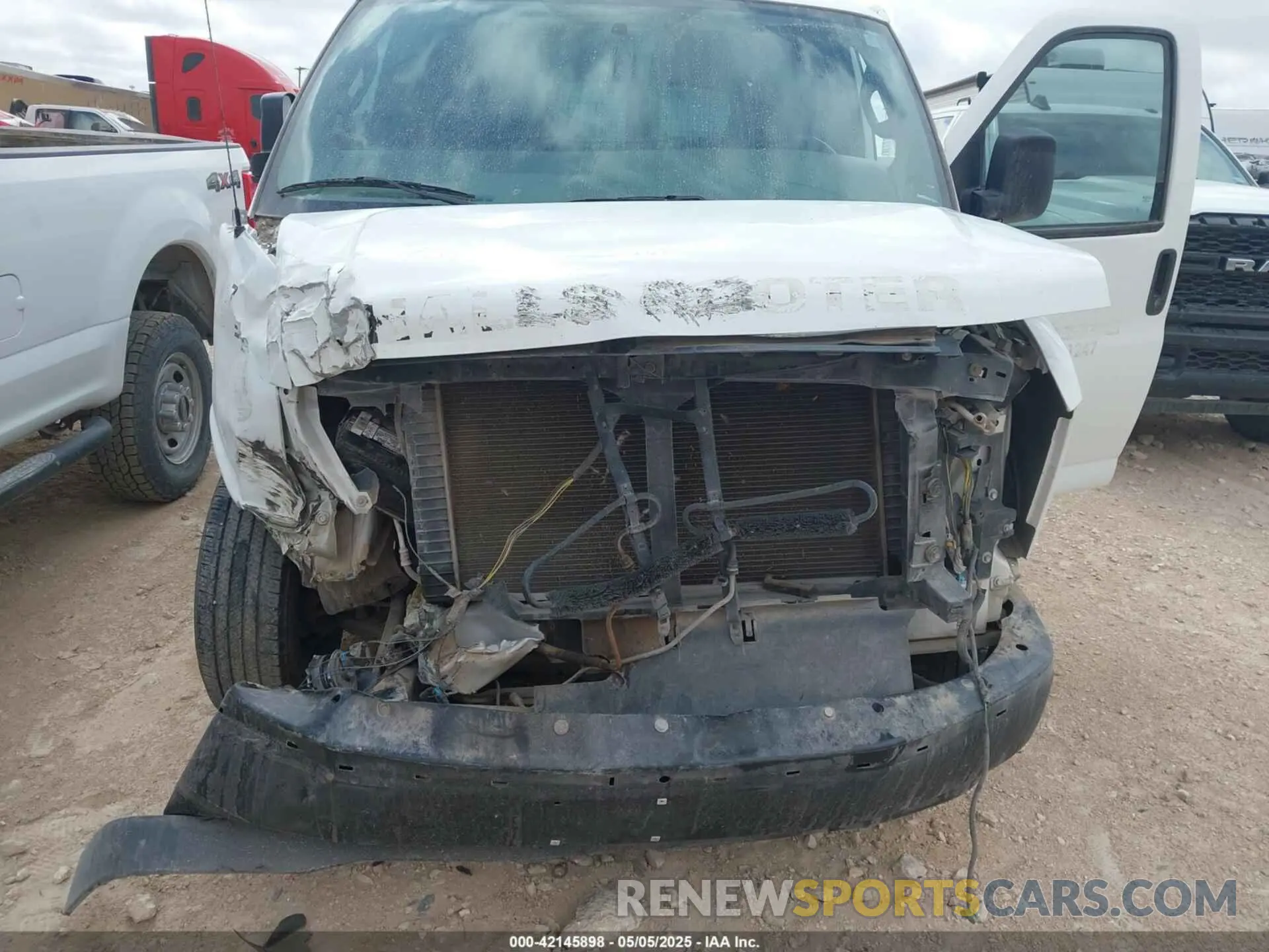6 Photograph of a damaged car 1GCWGBFG6L1274341 CHEVROLET EXPRESS CARGO 2020