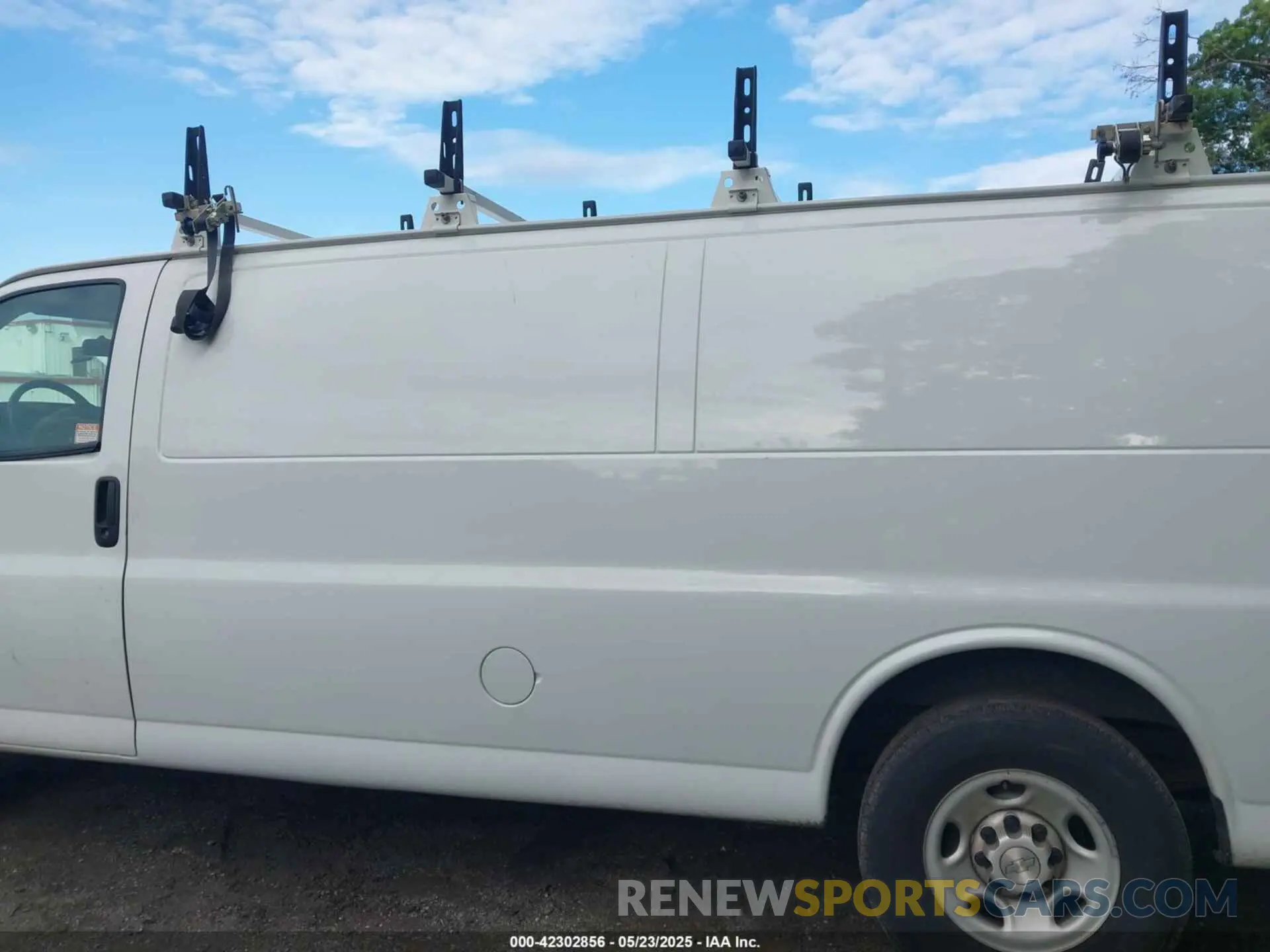 14 Photograph of a damaged car 1GCWGBFP7L1165886 CHEVROLET EXPRESS CARGO 2020