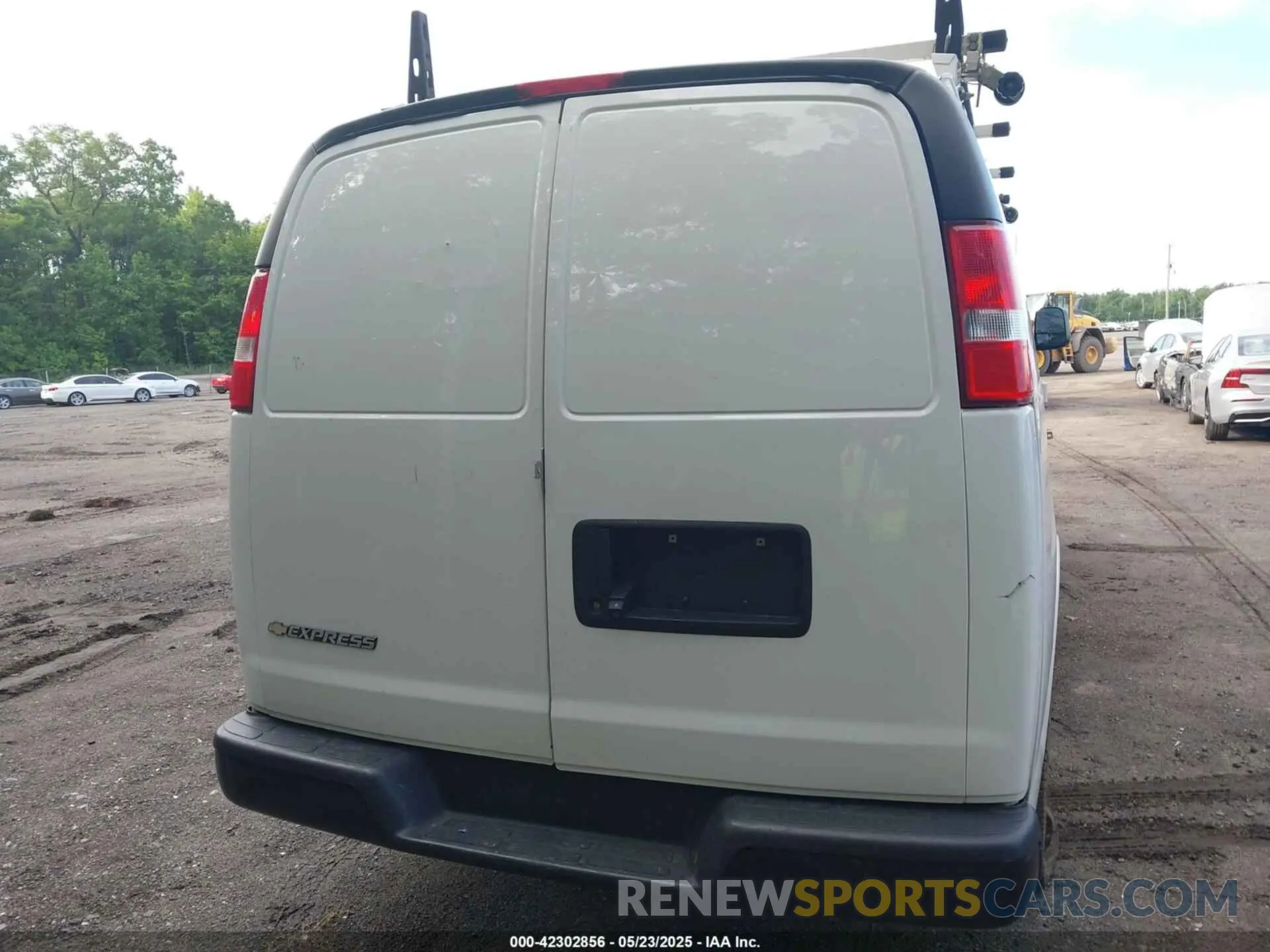 16 Photograph of a damaged car 1GCWGBFP7L1165886 CHEVROLET EXPRESS CARGO 2020