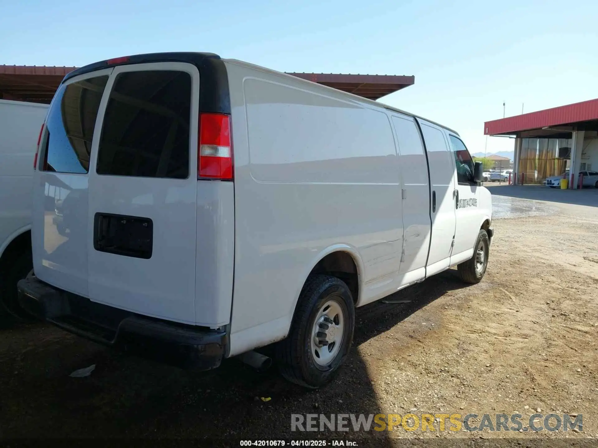 4 Photograph of a damaged car 1GCWGBFP8L1120262 CHEVROLET EXPRESS CARGO 2020