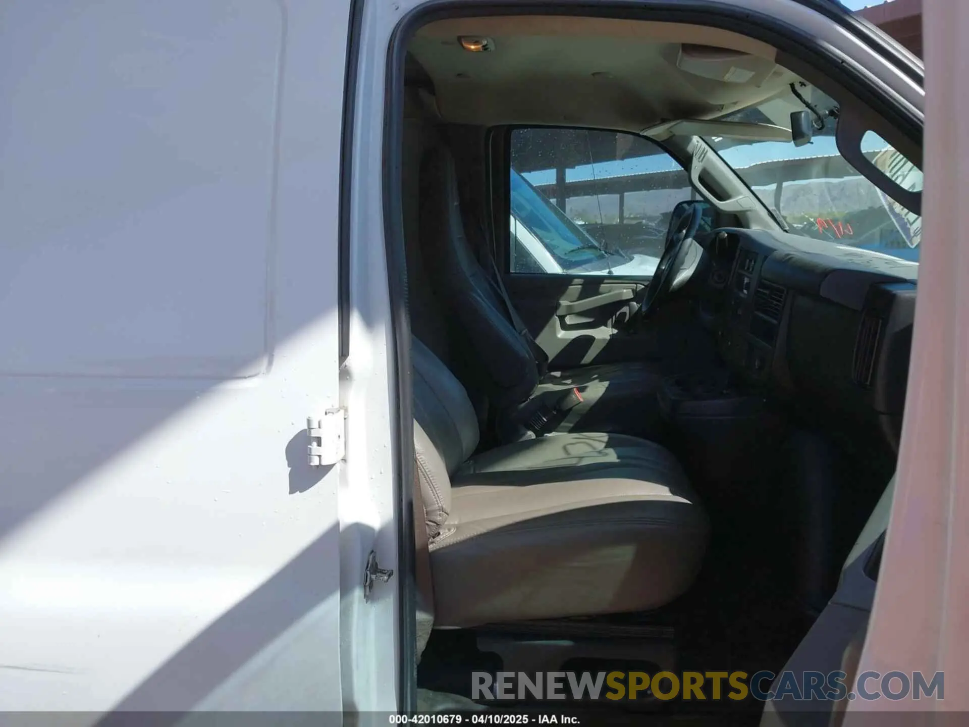 5 Photograph of a damaged car 1GCWGBFP8L1120262 CHEVROLET EXPRESS CARGO 2020
