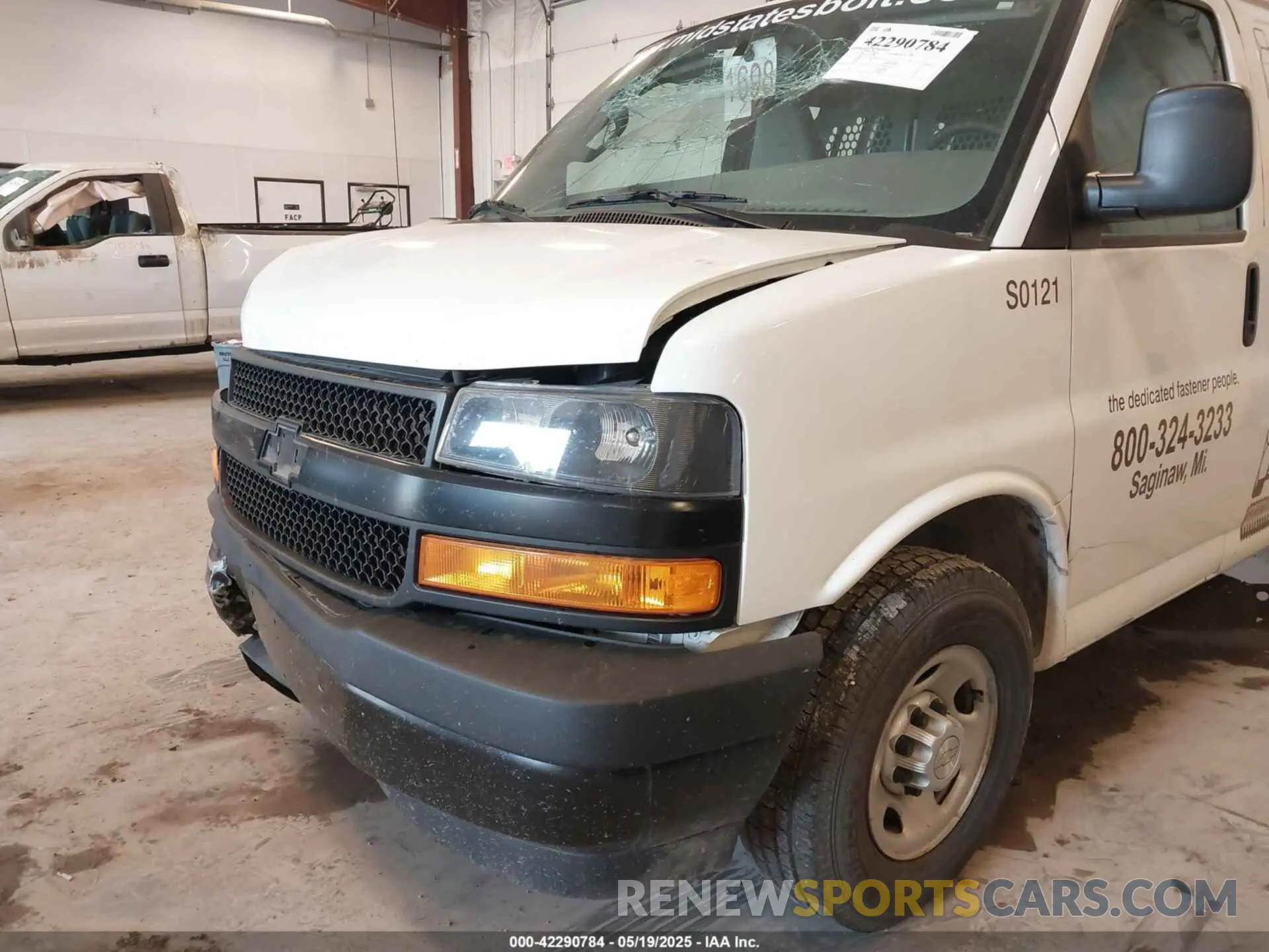 18 Photograph of a damaged car 1GCZGGFG2L1269258 CHEVROLET EXPRESS CARGO 2020