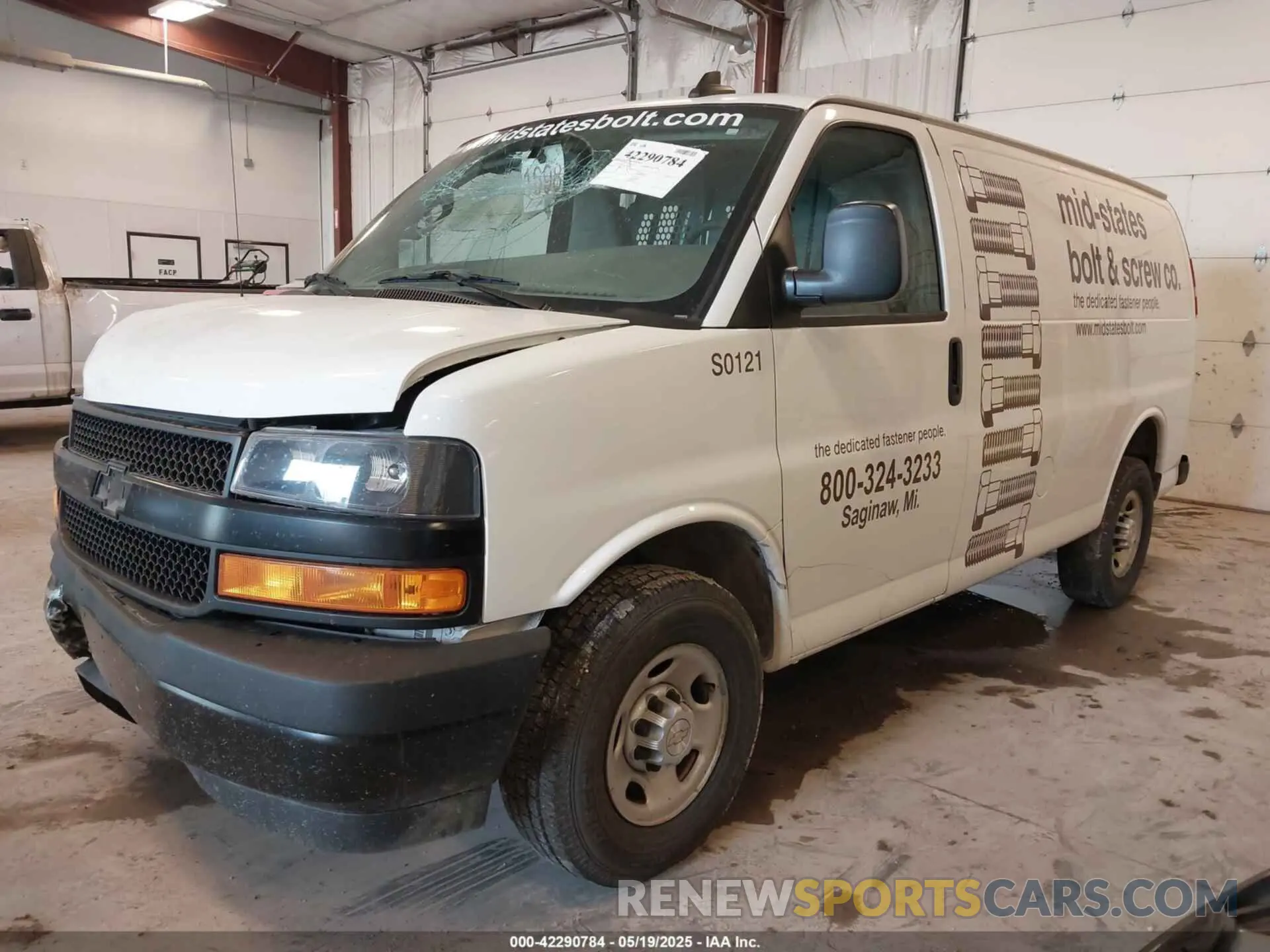 2 Photograph of a damaged car 1GCZGGFG2L1269258 CHEVROLET EXPRESS CARGO 2020