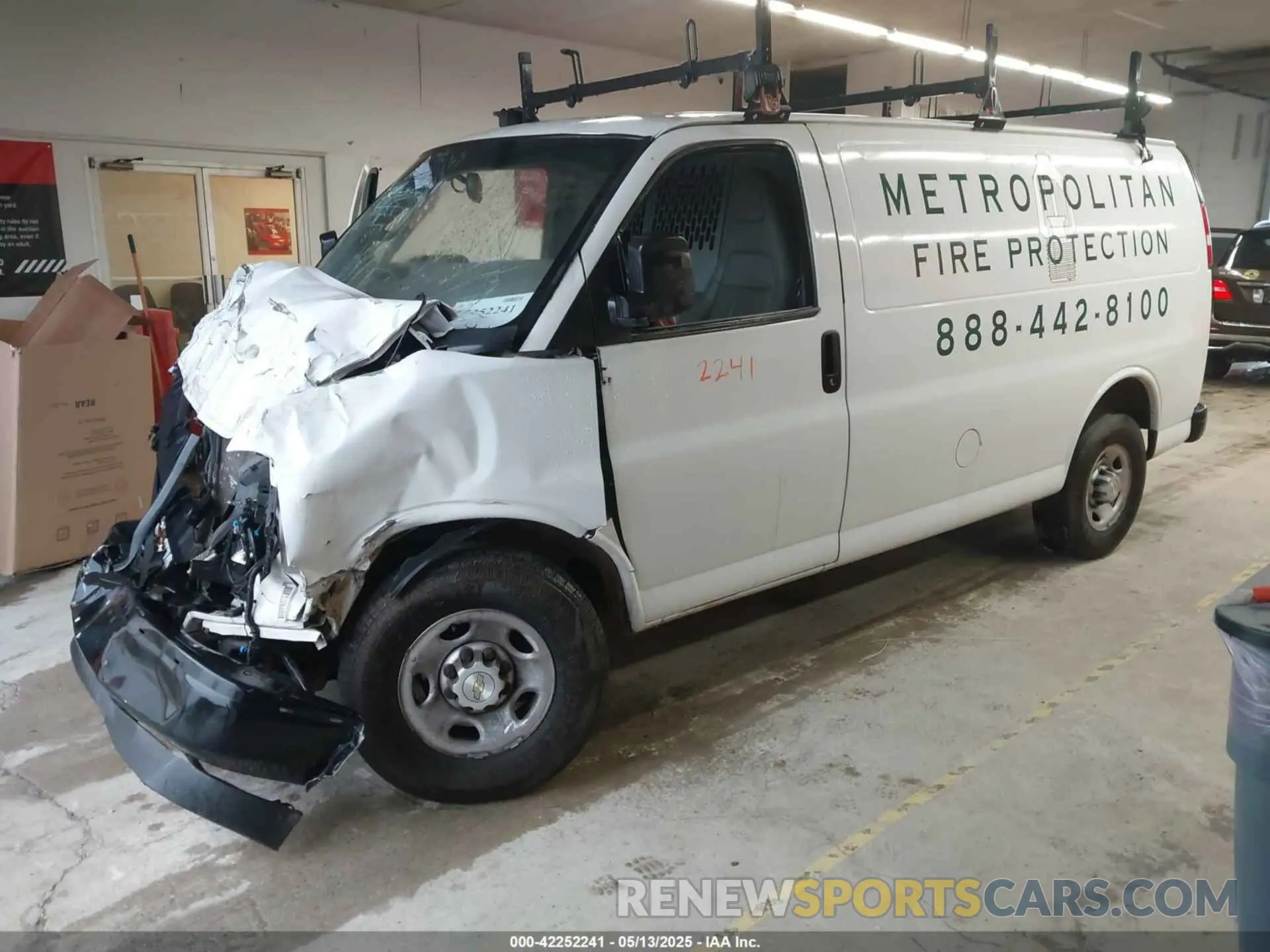 2 Photograph of a damaged car 1GCZGGFG4L1249514 CHEVROLET EXPRESS CARGO 2020