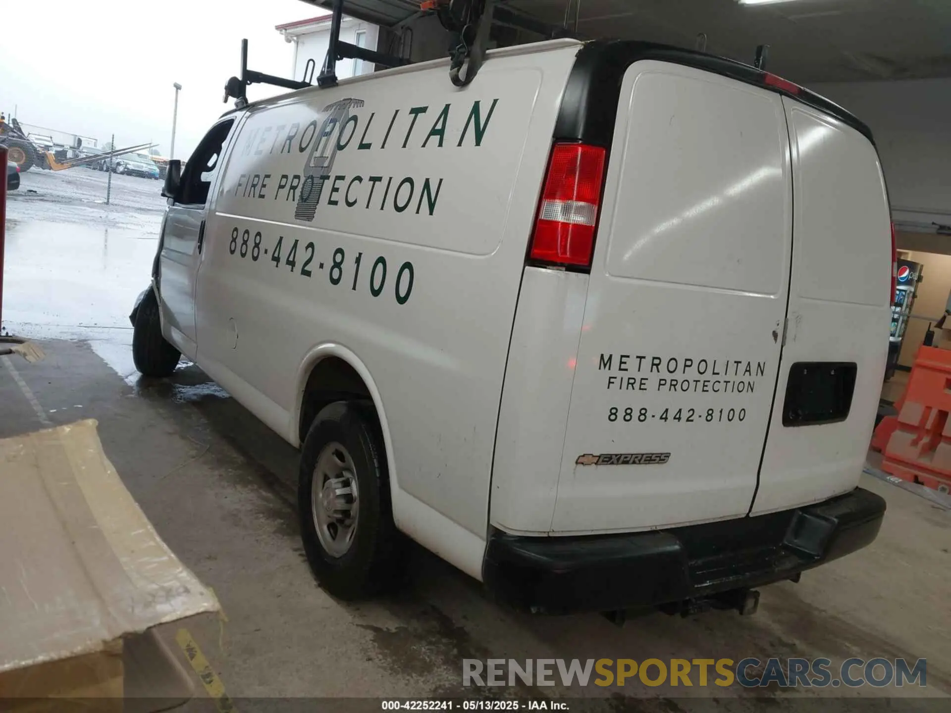 3 Photograph of a damaged car 1GCZGGFG4L1249514 CHEVROLET EXPRESS CARGO 2020