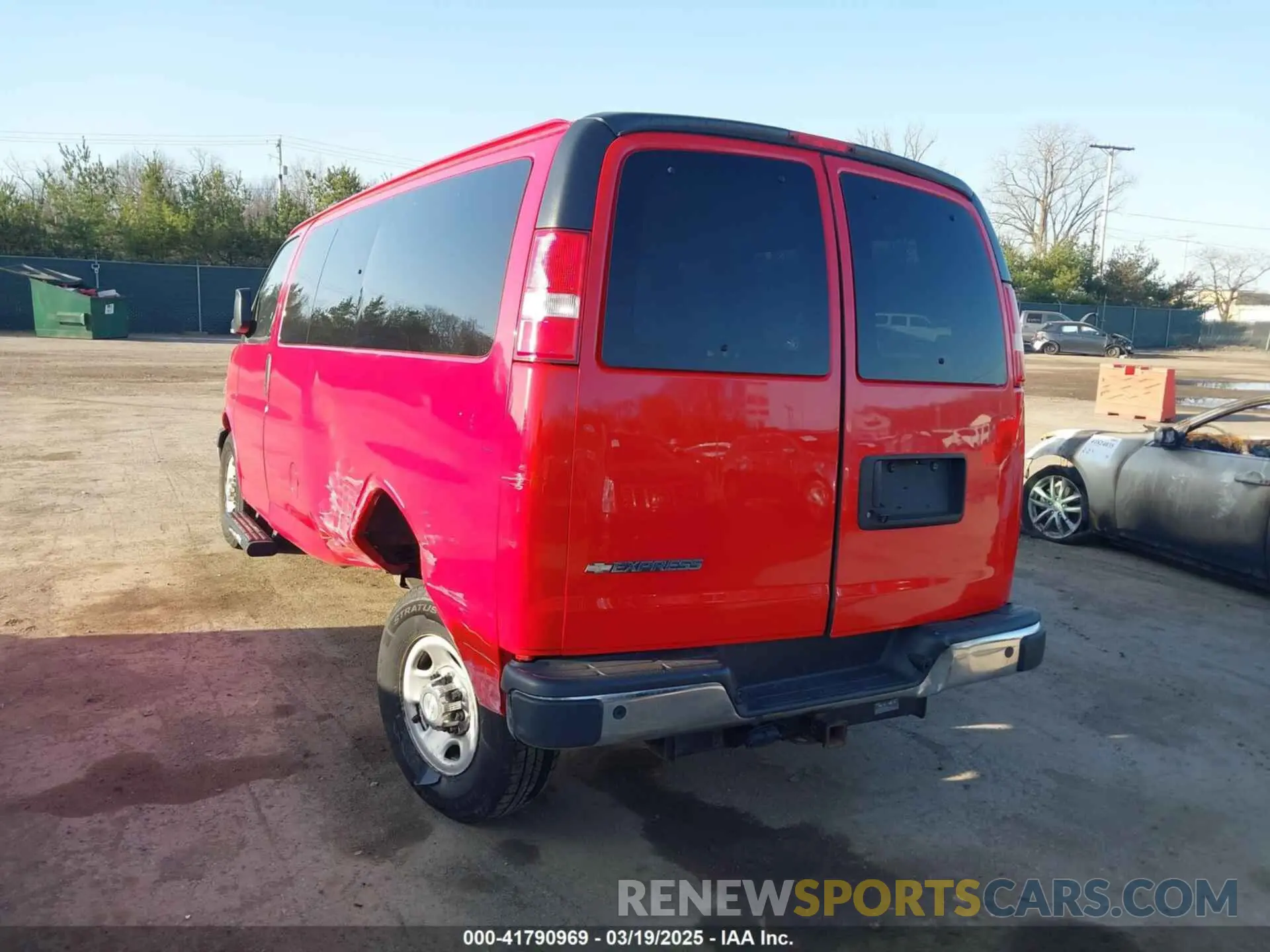 3 Photograph of a damaged car 1GCZGGFG5L1188853 CHEVROLET EXPRESS CARGO 2020