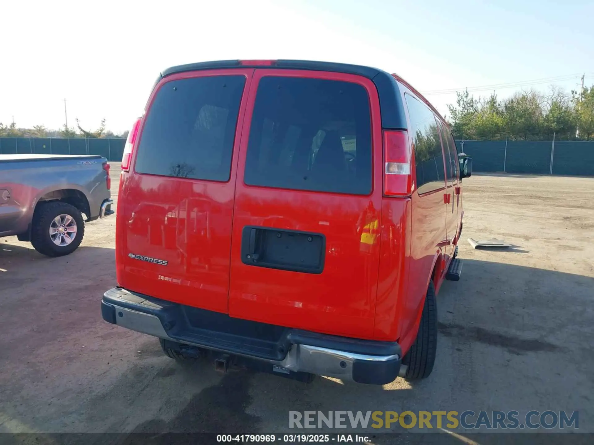 4 Photograph of a damaged car 1GCZGGFG5L1188853 CHEVROLET EXPRESS CARGO 2020