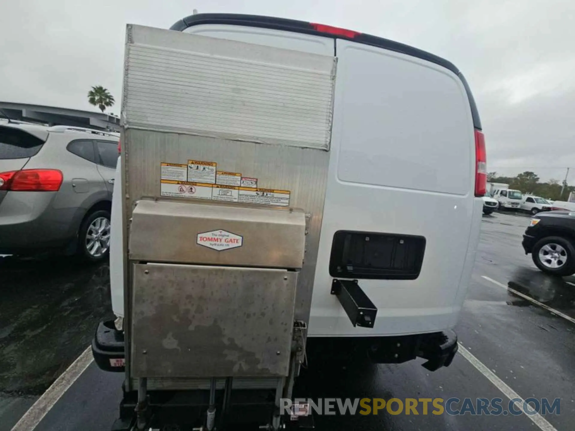 13 Photograph of a damaged car 1GCZGGFP3L1208985 CHEVROLET EXPRESS CARGO 2020