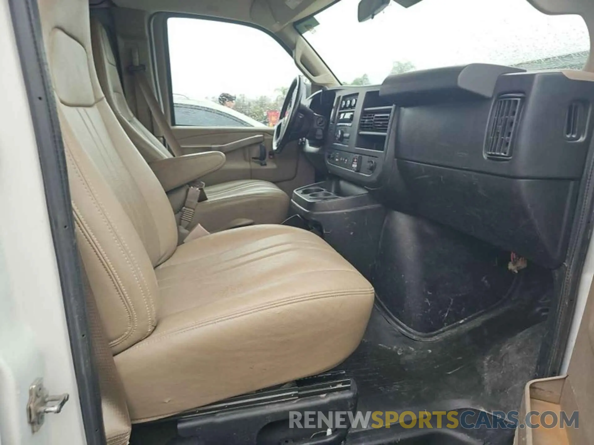 15 Photograph of a damaged car 1GCZGGFP3L1208985 CHEVROLET EXPRESS CARGO 2020