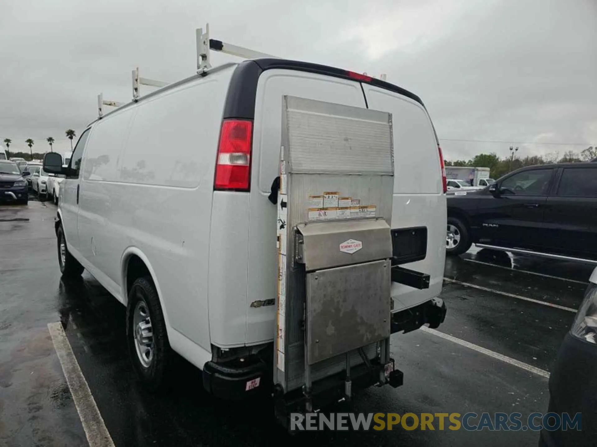 21 Photograph of a damaged car 1GCZGGFP3L1208985 CHEVROLET EXPRESS CARGO 2020