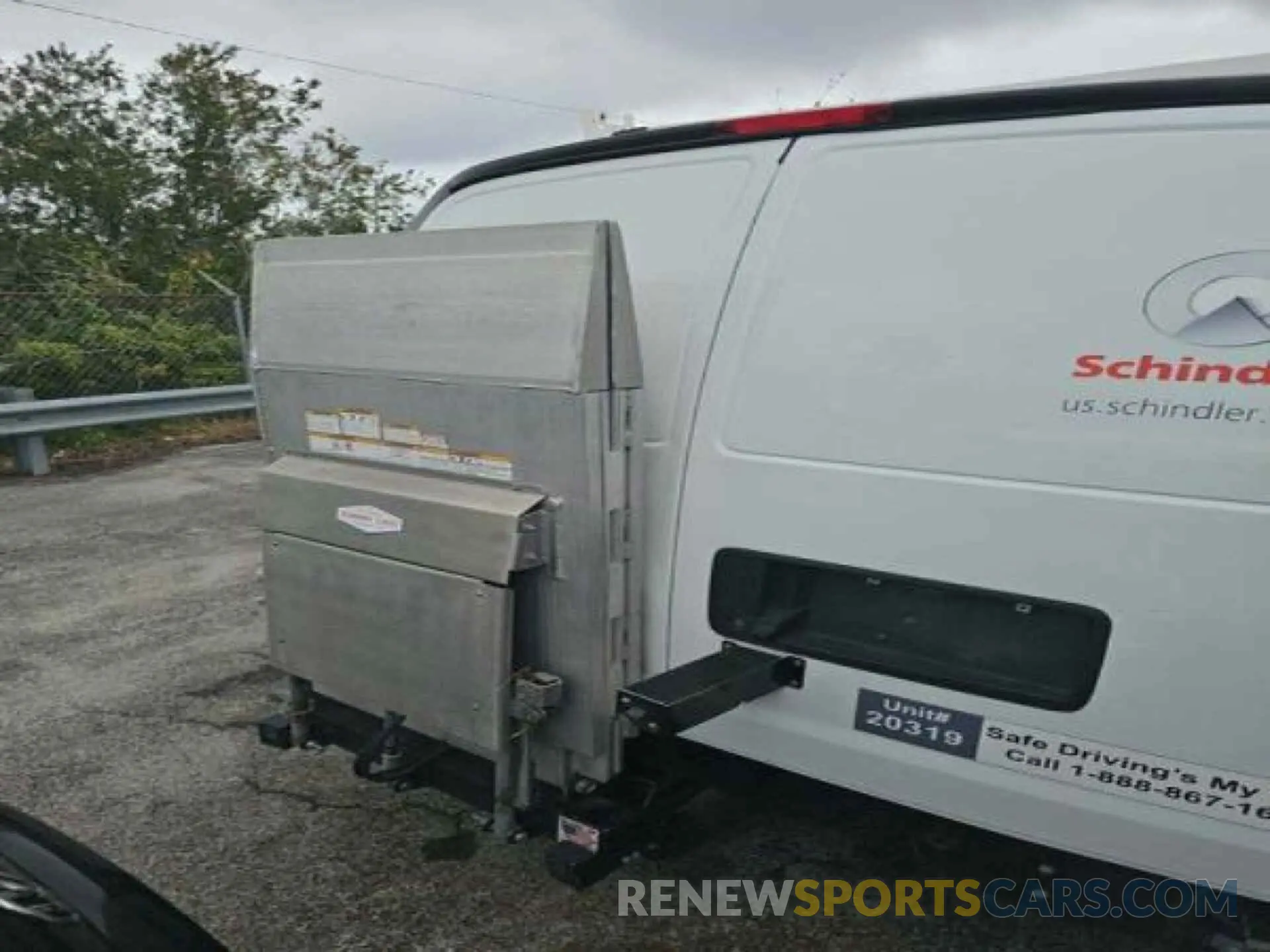 6 Photograph of a damaged car 1GCZGGFP3L1208985 CHEVROLET EXPRESS CARGO 2020