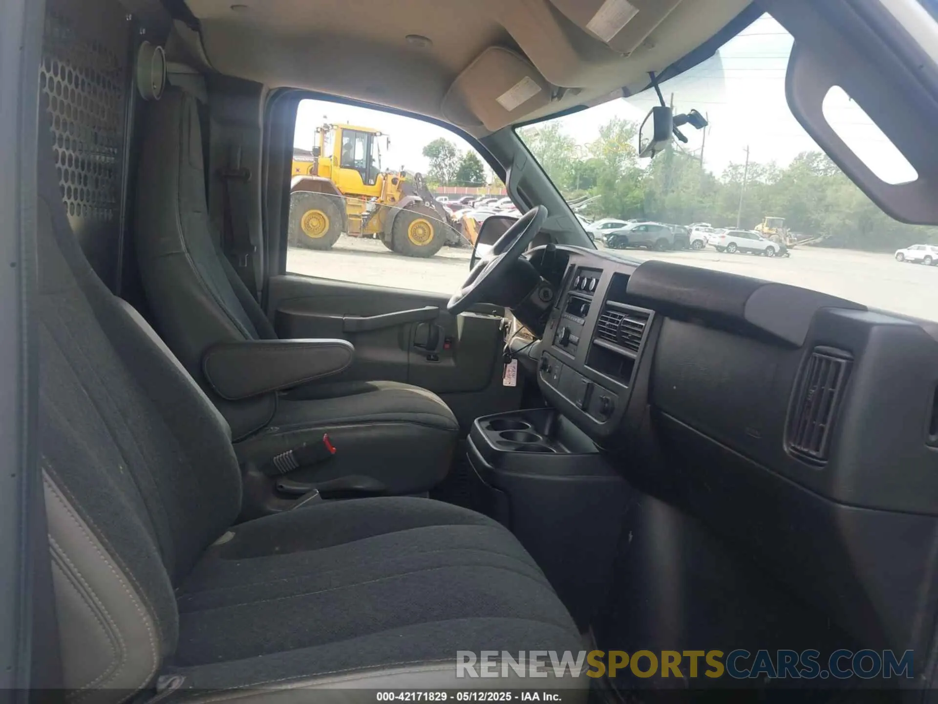 5 Photograph of a damaged car 1GCWGAF72M1208980 CHEVROLET EXPRESS CARGO 2021