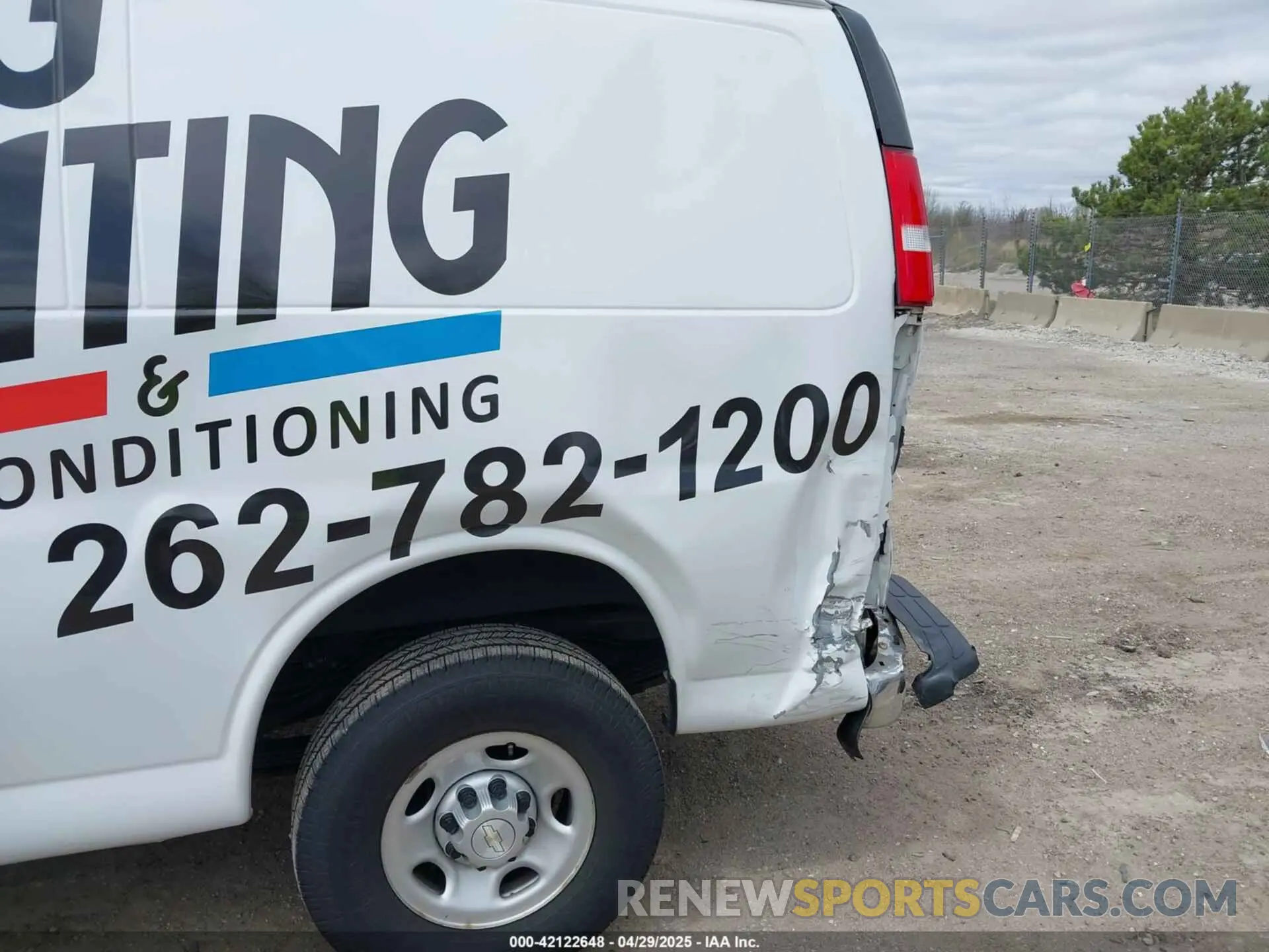 18 Photograph of a damaged car 1GCWGAF75M1194461 CHEVROLET EXPRESS CARGO 2021