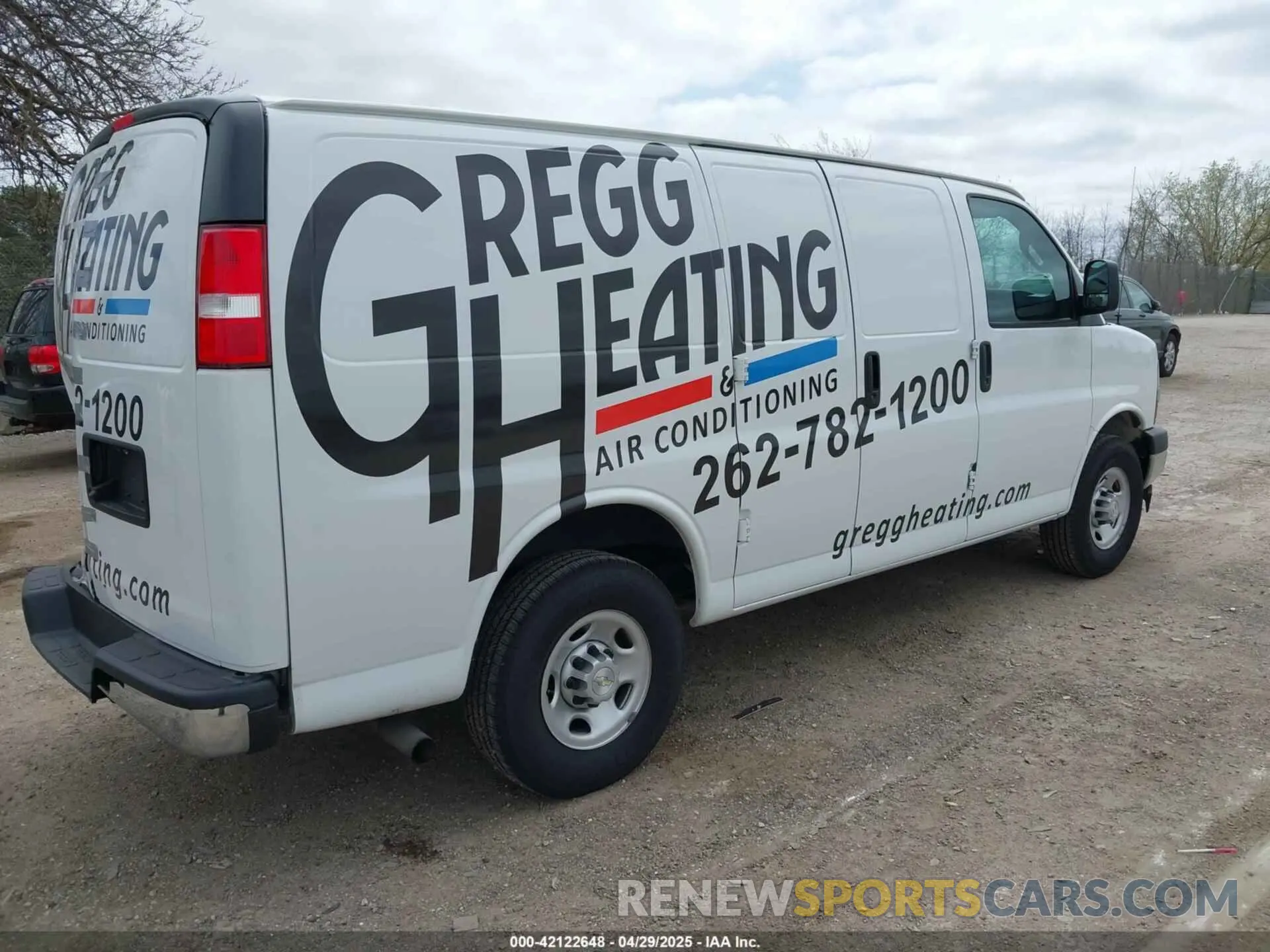 4 Photograph of a damaged car 1GCWGAF75M1194461 CHEVROLET EXPRESS CARGO 2021