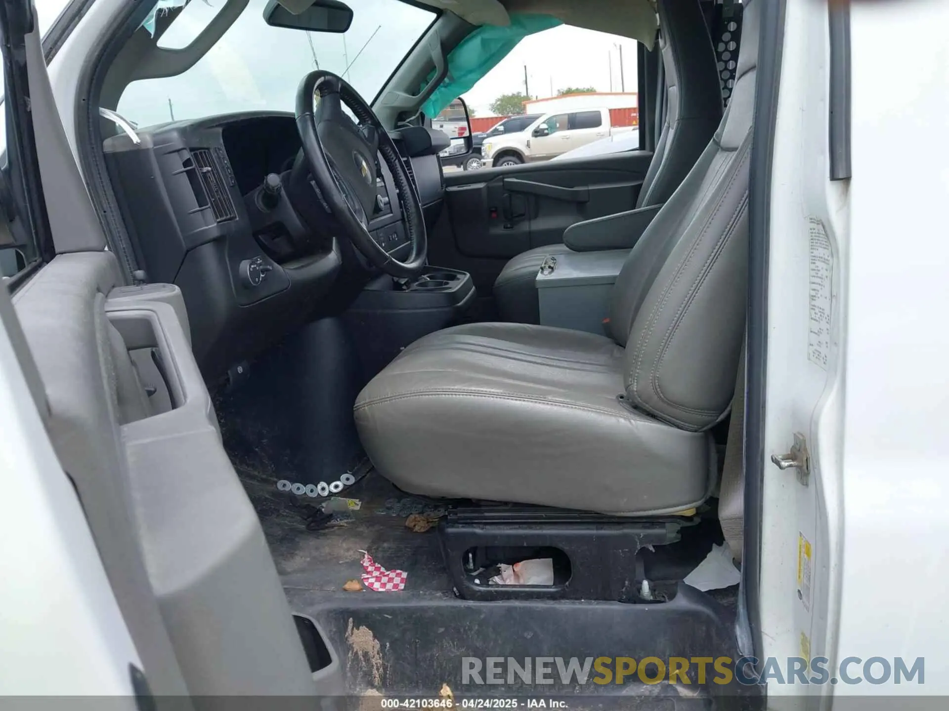 5 Photograph of a damaged car 1GCWGAF77M1311800 CHEVROLET EXPRESS CARGO 2021