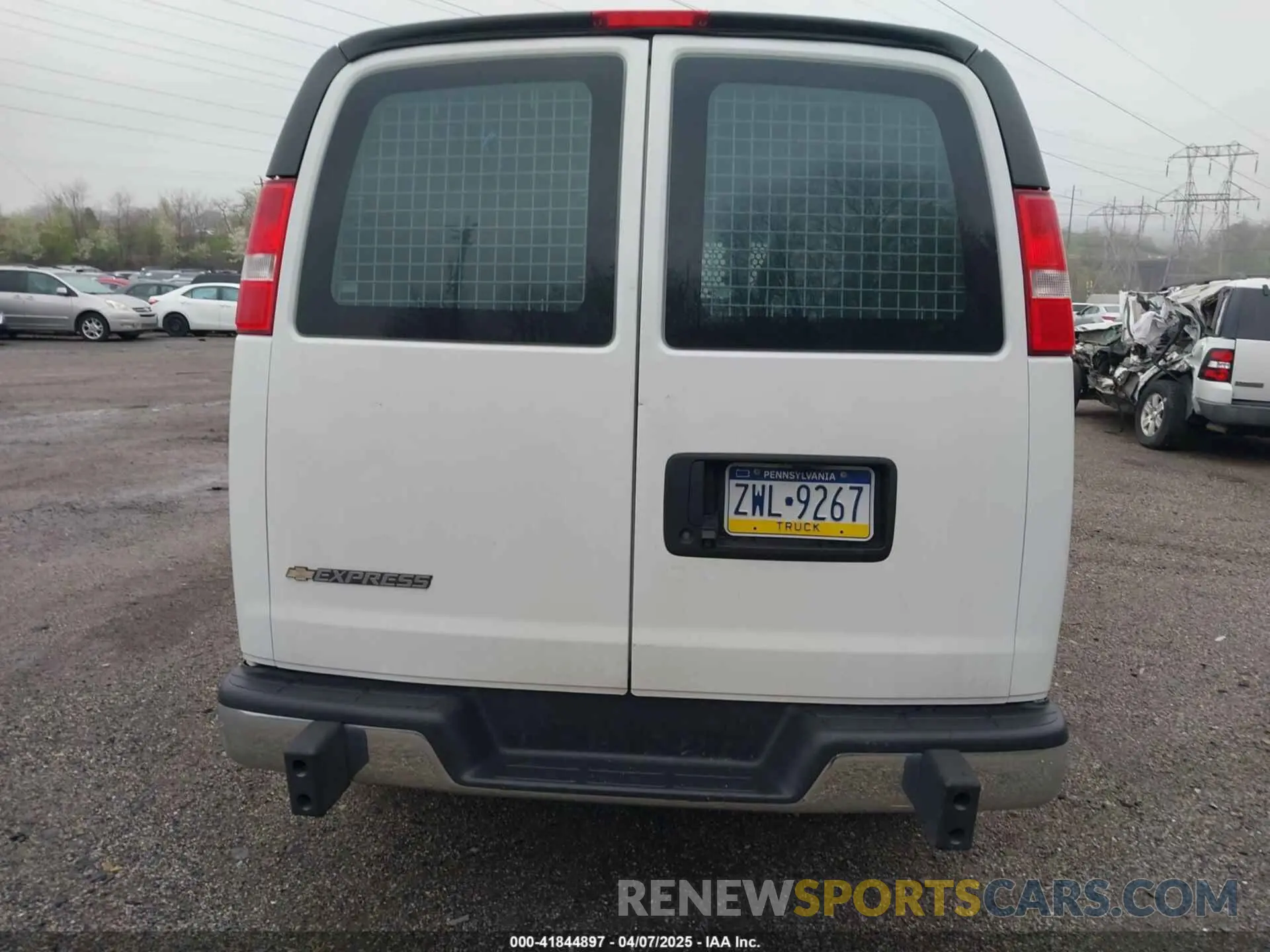 17 Photograph of a damaged car 1GCWGAFP0M1198014 CHEVROLET EXPRESS CARGO 2021