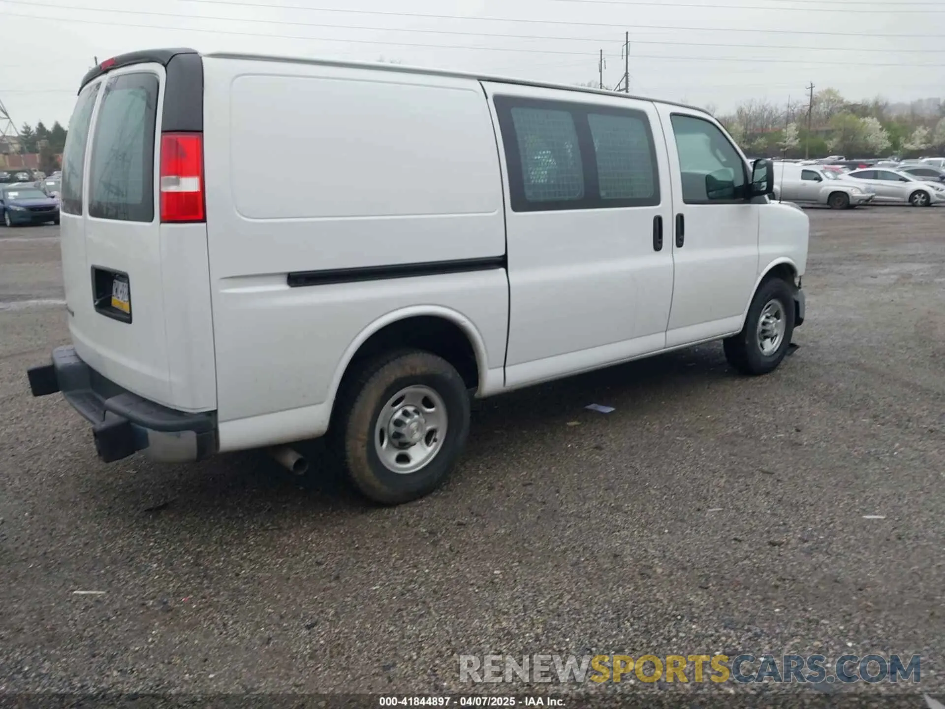 4 Photograph of a damaged car 1GCWGAFP0M1198014 CHEVROLET EXPRESS CARGO 2021