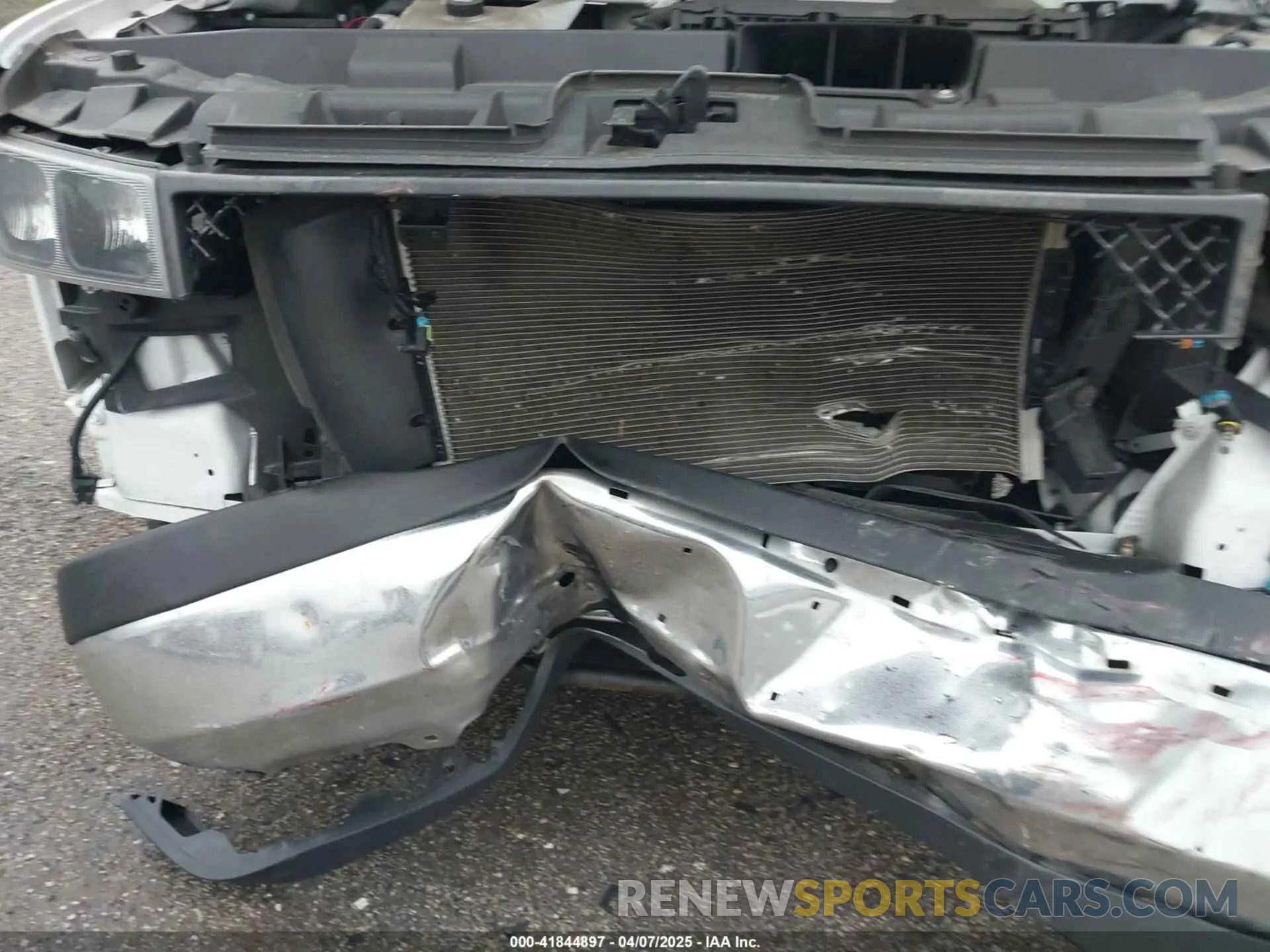 6 Photograph of a damaged car 1GCWGAFP0M1198014 CHEVROLET EXPRESS CARGO 2021