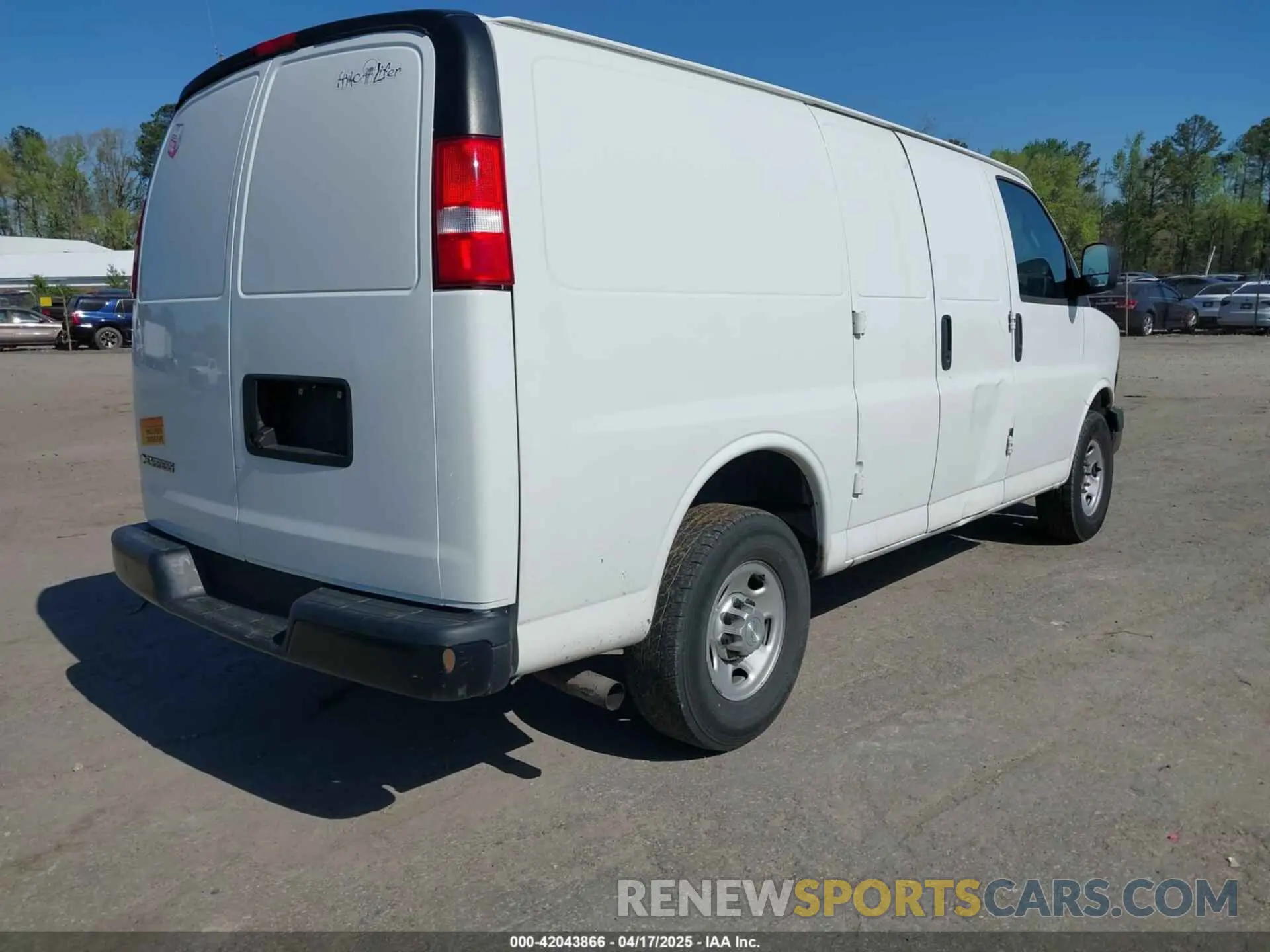 4 Photograph of a damaged car 1GCWGAFP0M1206242 CHEVROLET EXPRESS CARGO 2021