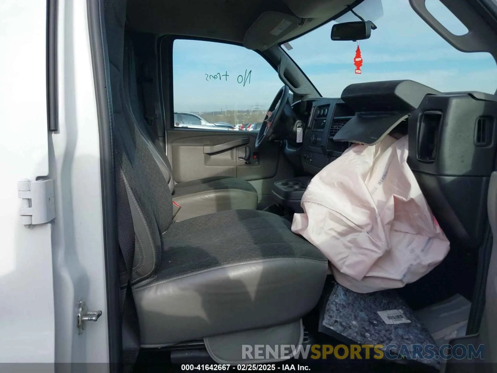 5 Photograph of a damaged car 1GCWGAFP2M1182123 CHEVROLET EXPRESS CARGO 2021