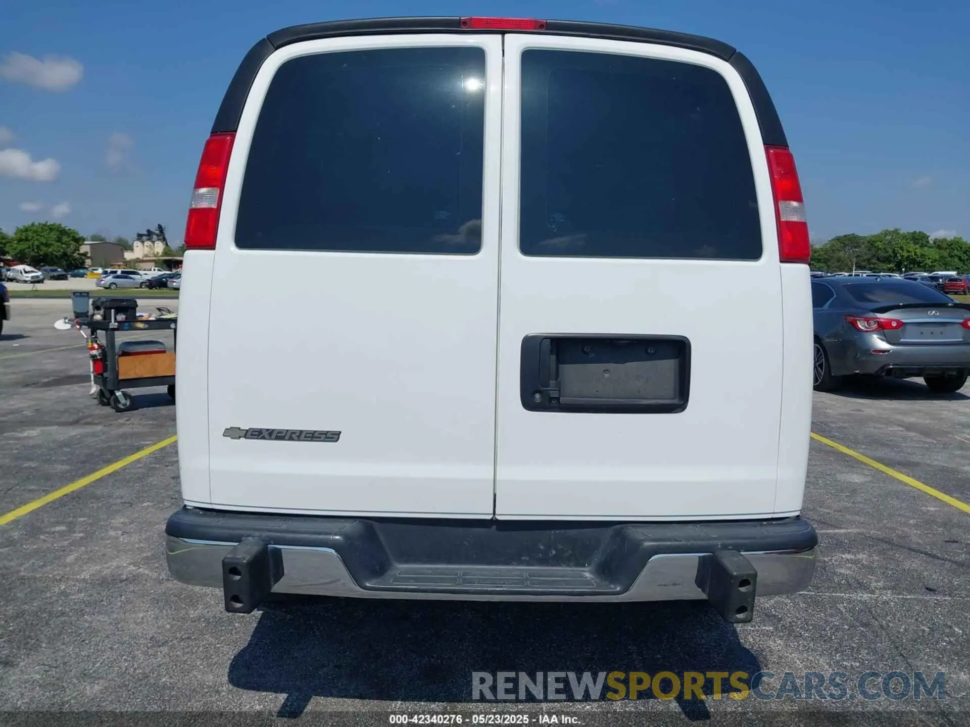 16 Photograph of a damaged car 1GCWGAFP2M1204749 CHEVROLET EXPRESS CARGO 2021
