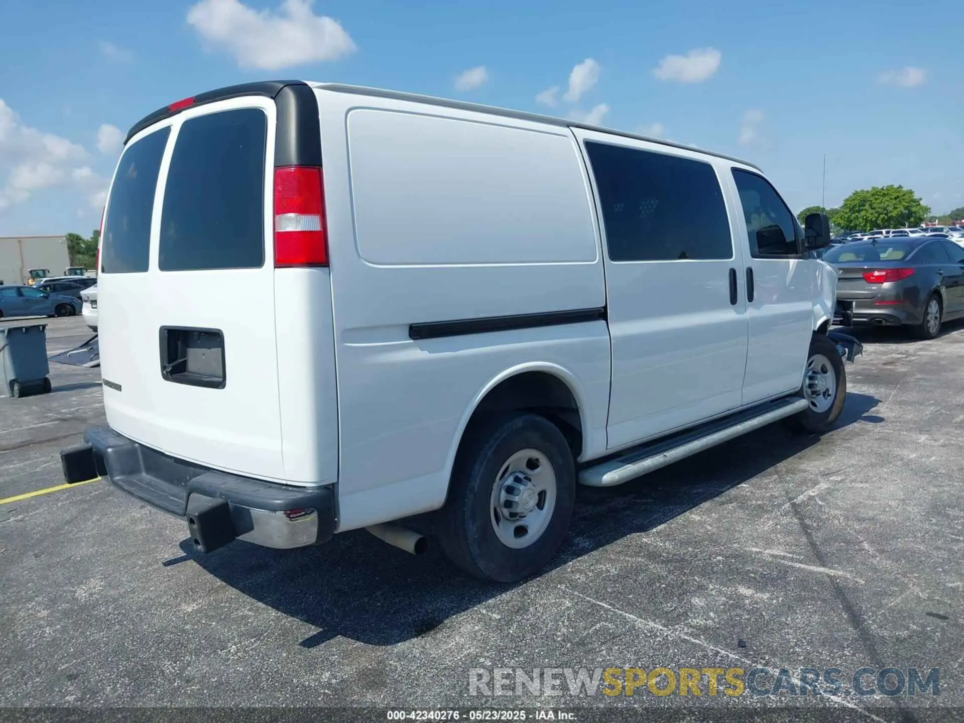 4 Photograph of a damaged car 1GCWGAFP2M1204749 CHEVROLET EXPRESS CARGO 2021