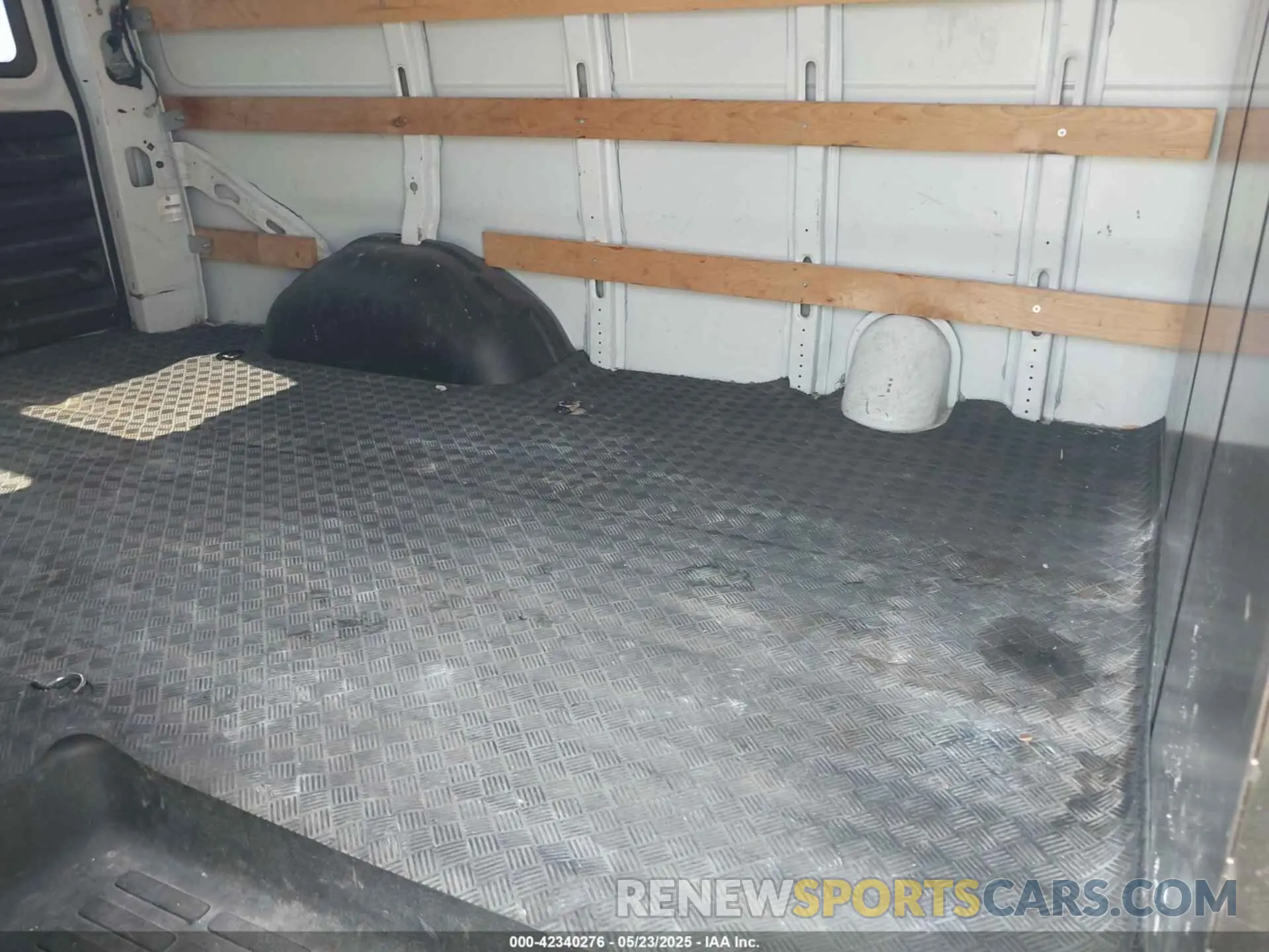 8 Photograph of a damaged car 1GCWGAFP2M1204749 CHEVROLET EXPRESS CARGO 2021
