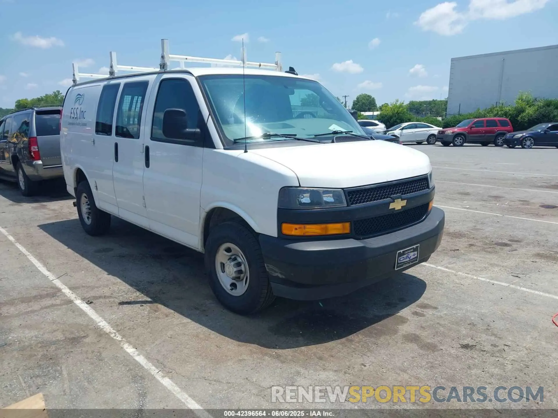 1 Photograph of a damaged car 1GCWGAFP2M1209577 CHEVROLET EXPRESS CARGO 2021
