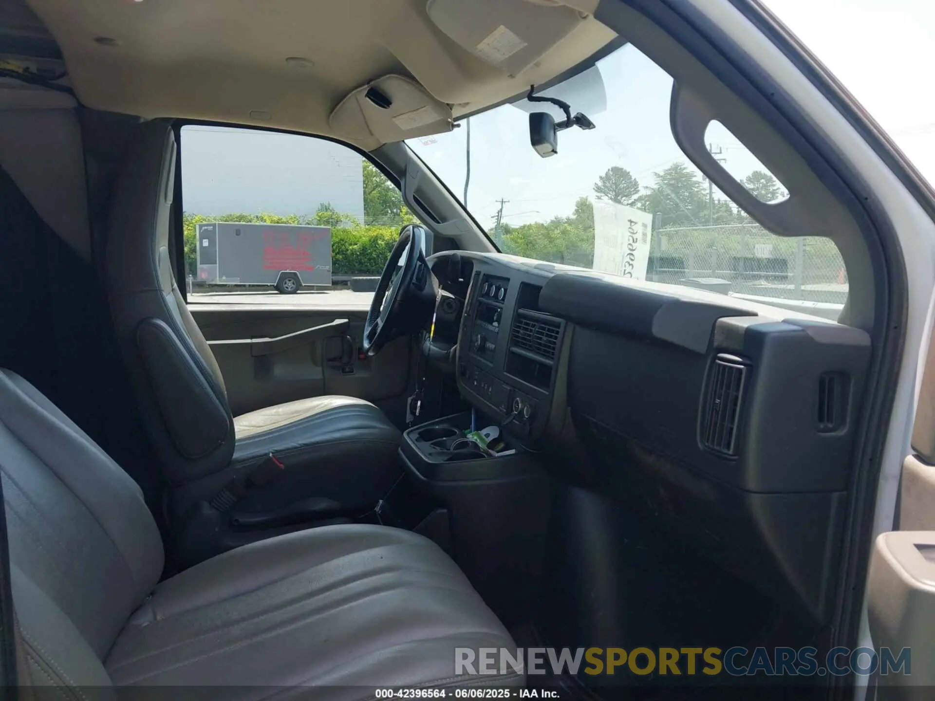 5 Photograph of a damaged car 1GCWGAFP2M1209577 CHEVROLET EXPRESS CARGO 2021