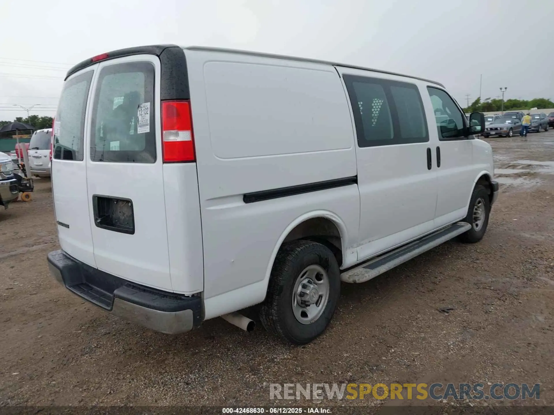 4 Photograph of a damaged car 1GCWGAFP2M1251201 CHEVROLET EXPRESS CARGO 2021