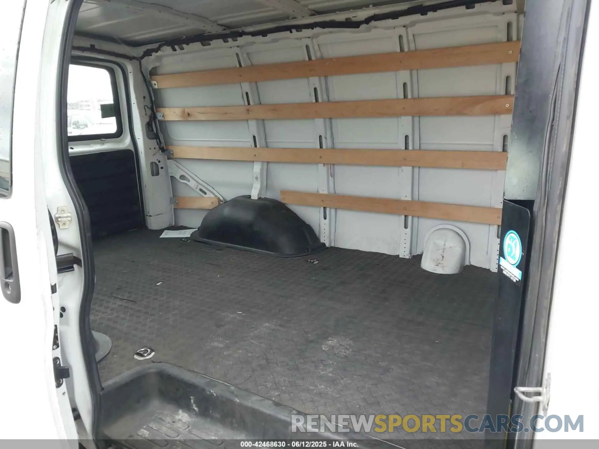 8 Photograph of a damaged car 1GCWGAFP2M1251201 CHEVROLET EXPRESS CARGO 2021