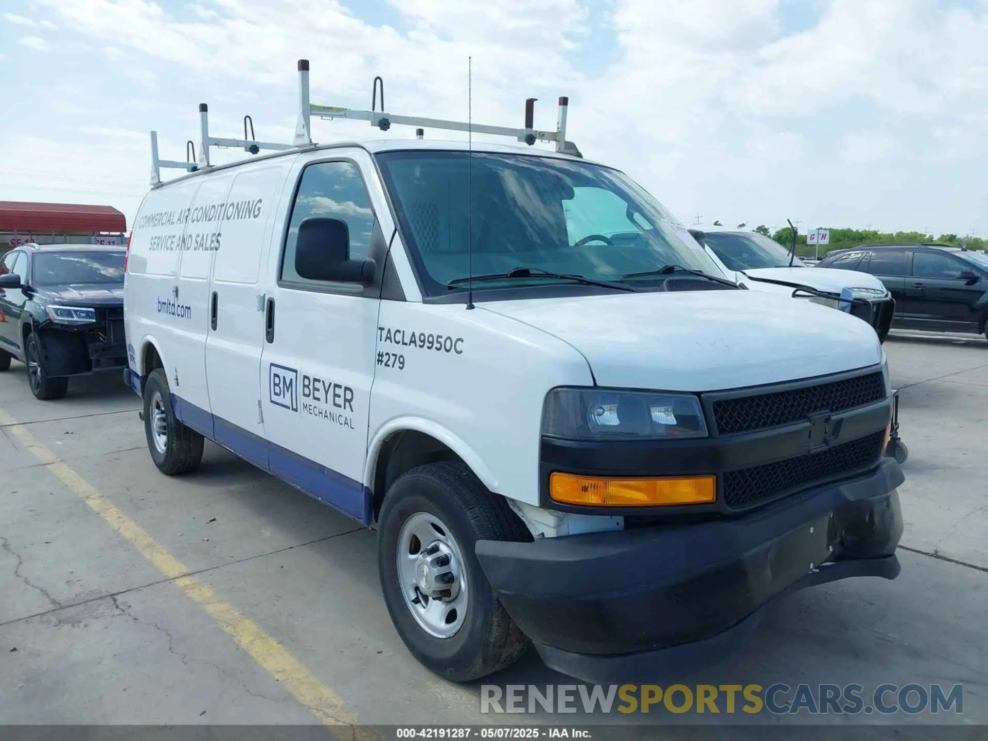 1 Photograph of a damaged car 1GCWGAFP2M1251909 CHEVROLET EXPRESS CARGO 2021