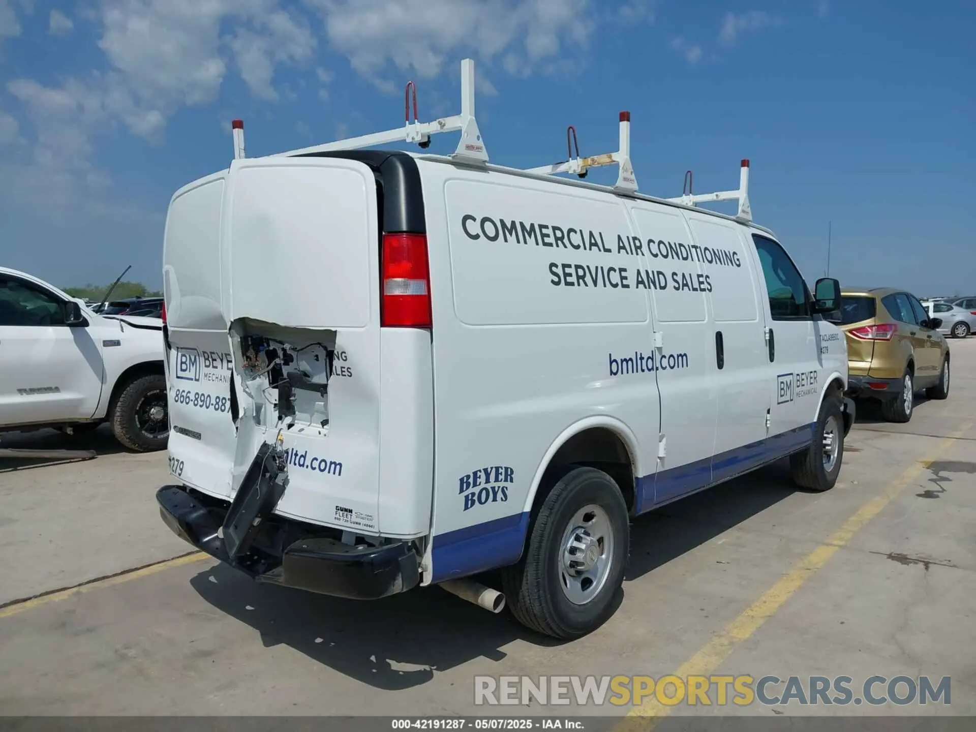 4 Photograph of a damaged car 1GCWGAFP2M1251909 CHEVROLET EXPRESS CARGO 2021