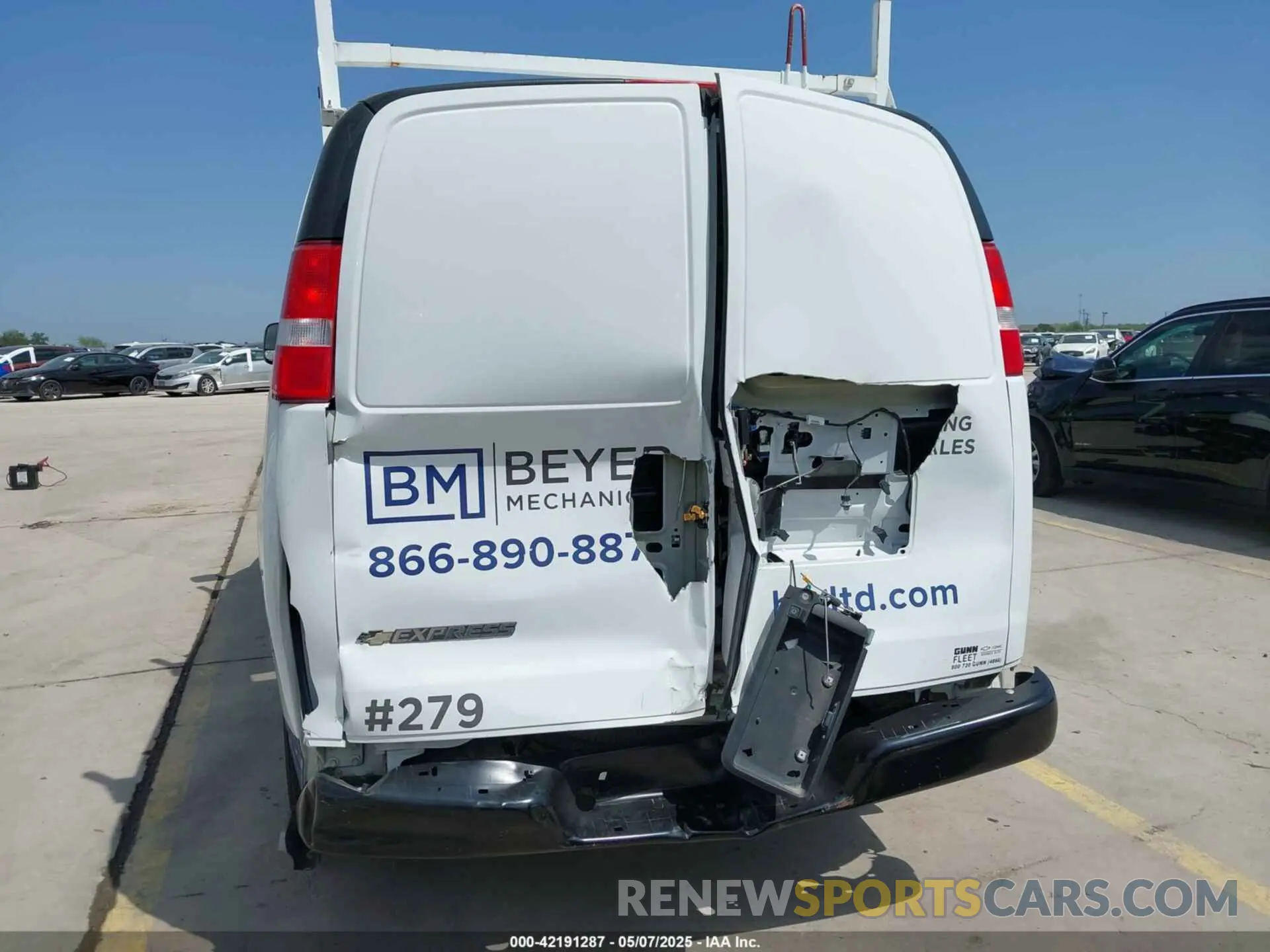 6 Photograph of a damaged car 1GCWGAFP2M1251909 CHEVROLET EXPRESS CARGO 2021