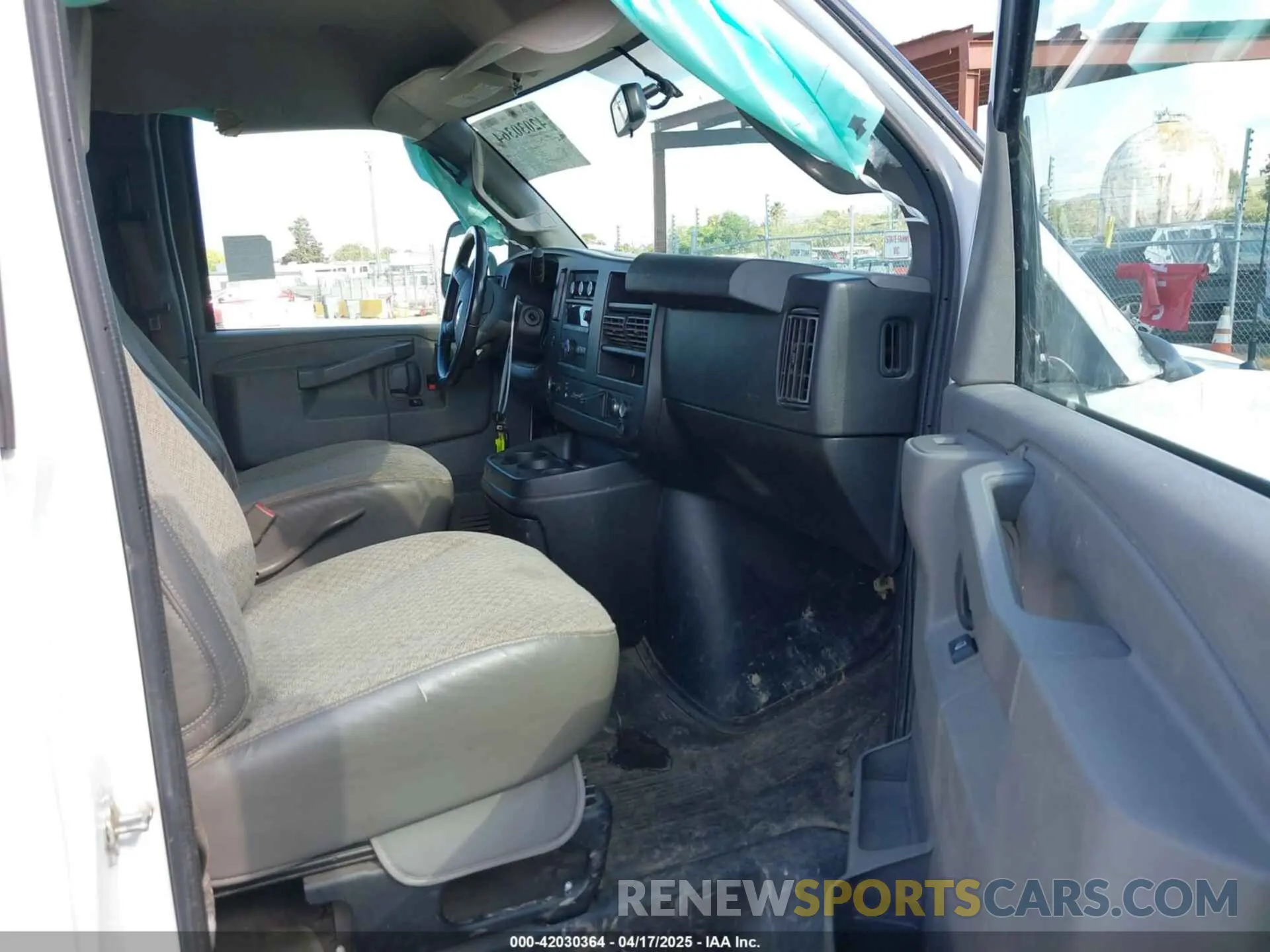 5 Photograph of a damaged car 1GCWGAFP3M1204940 CHEVROLET EXPRESS CARGO 2021