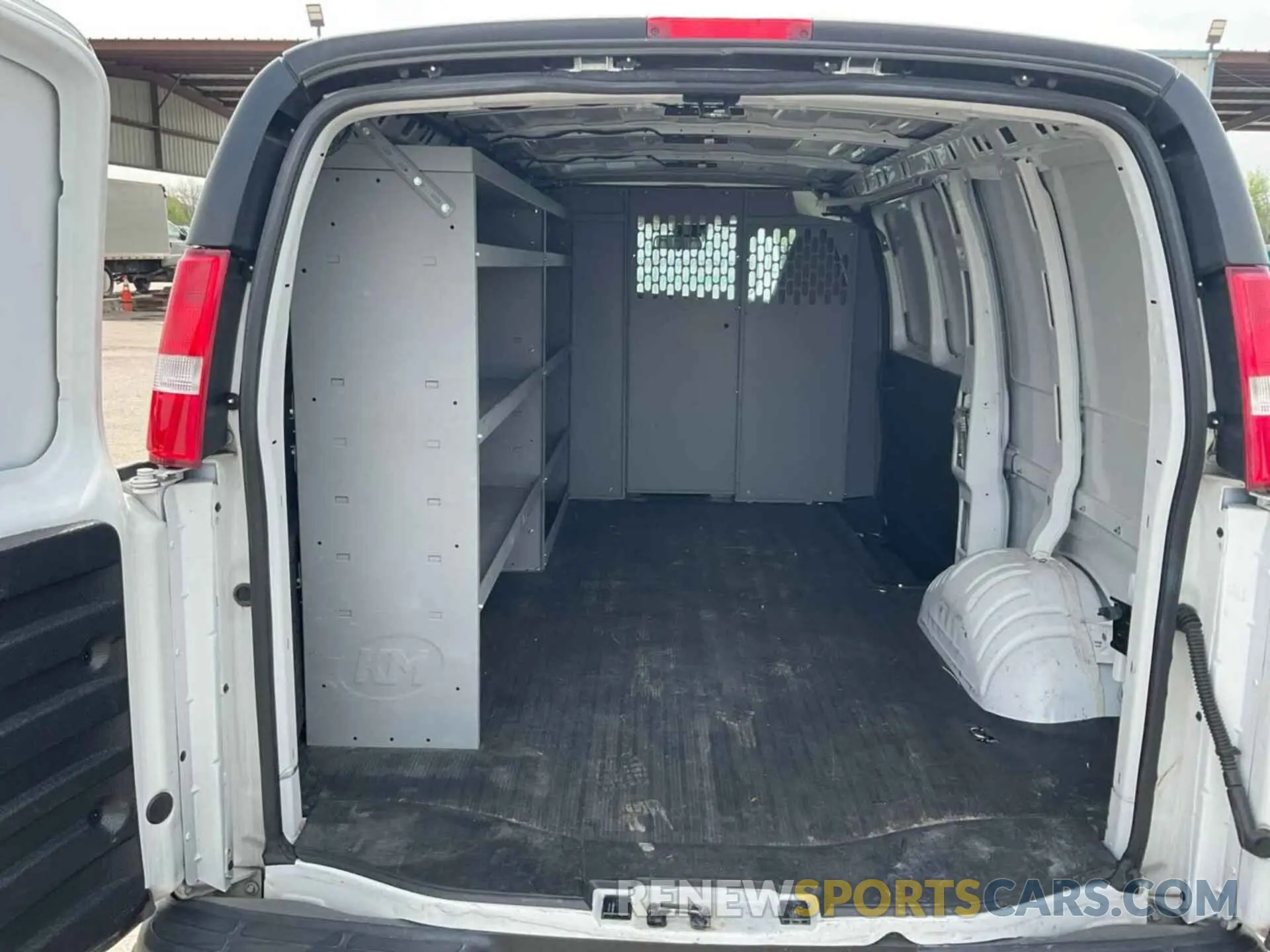 8 Photograph of a damaged car 1GCWGAFP9M1303505 CHEVROLET EXPRESS CARGO 2021