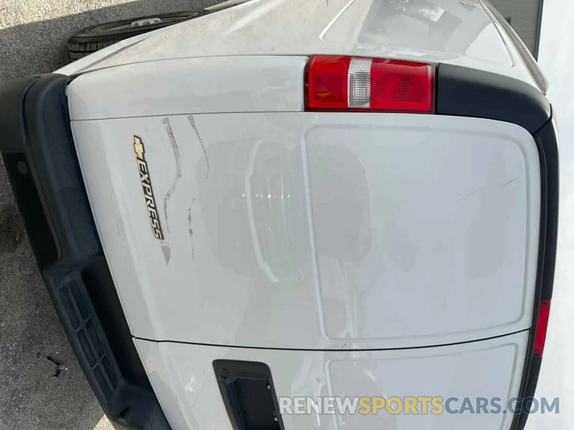 9 Photograph of a damaged car 1GCWGAFP9M1303505 CHEVROLET EXPRESS CARGO 2021