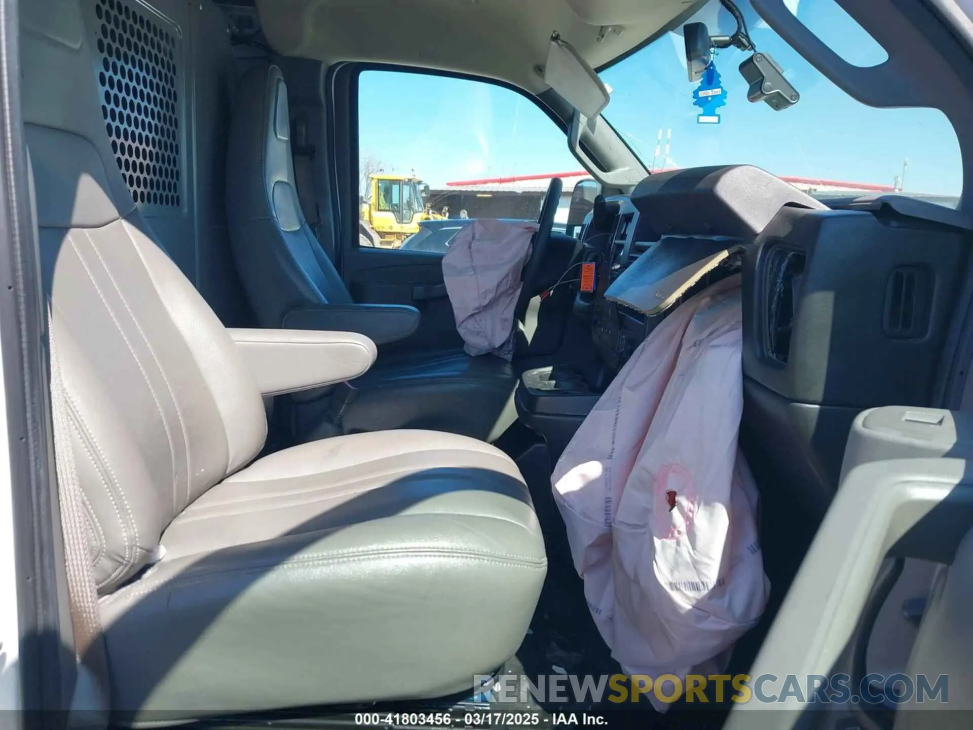 5 Photograph of a damaged car 1GCWGAFPXM1288514 CHEVROLET EXPRESS CARGO 2021