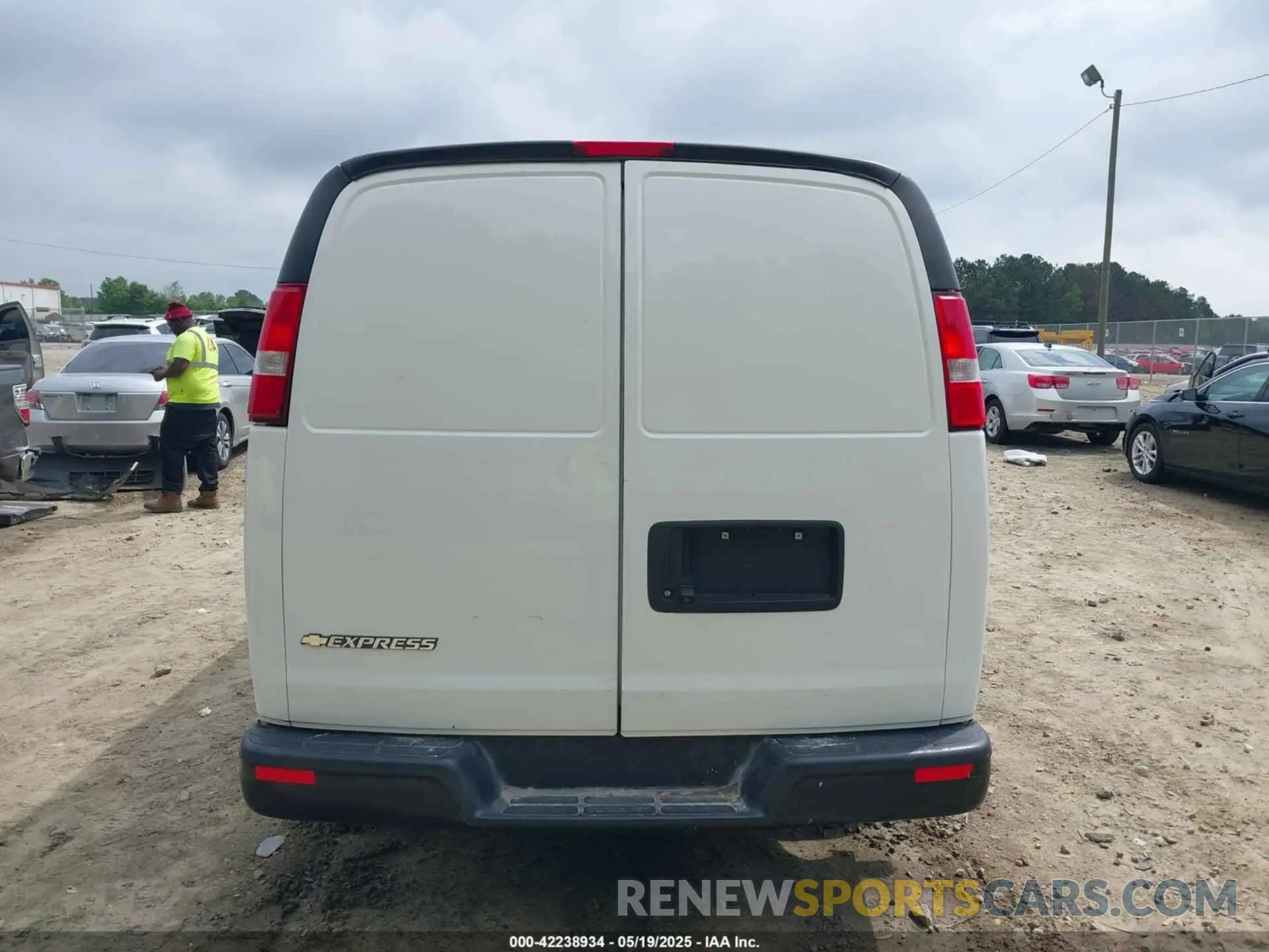 16 Photograph of a damaged car 1GCWGBF77M1177506 CHEVROLET EXPRESS CARGO 2021