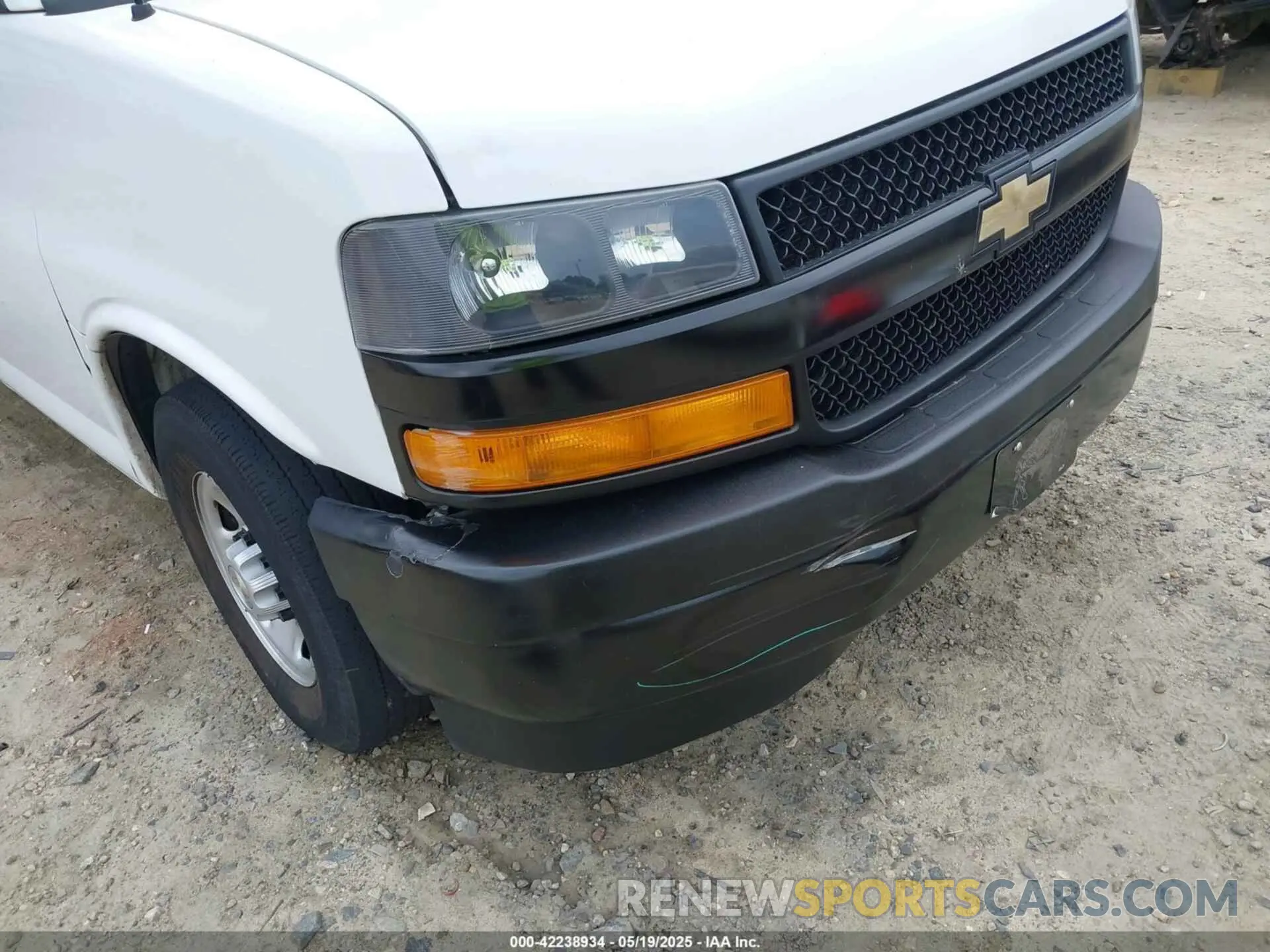 17 Photograph of a damaged car 1GCWGBF77M1177506 CHEVROLET EXPRESS CARGO 2021