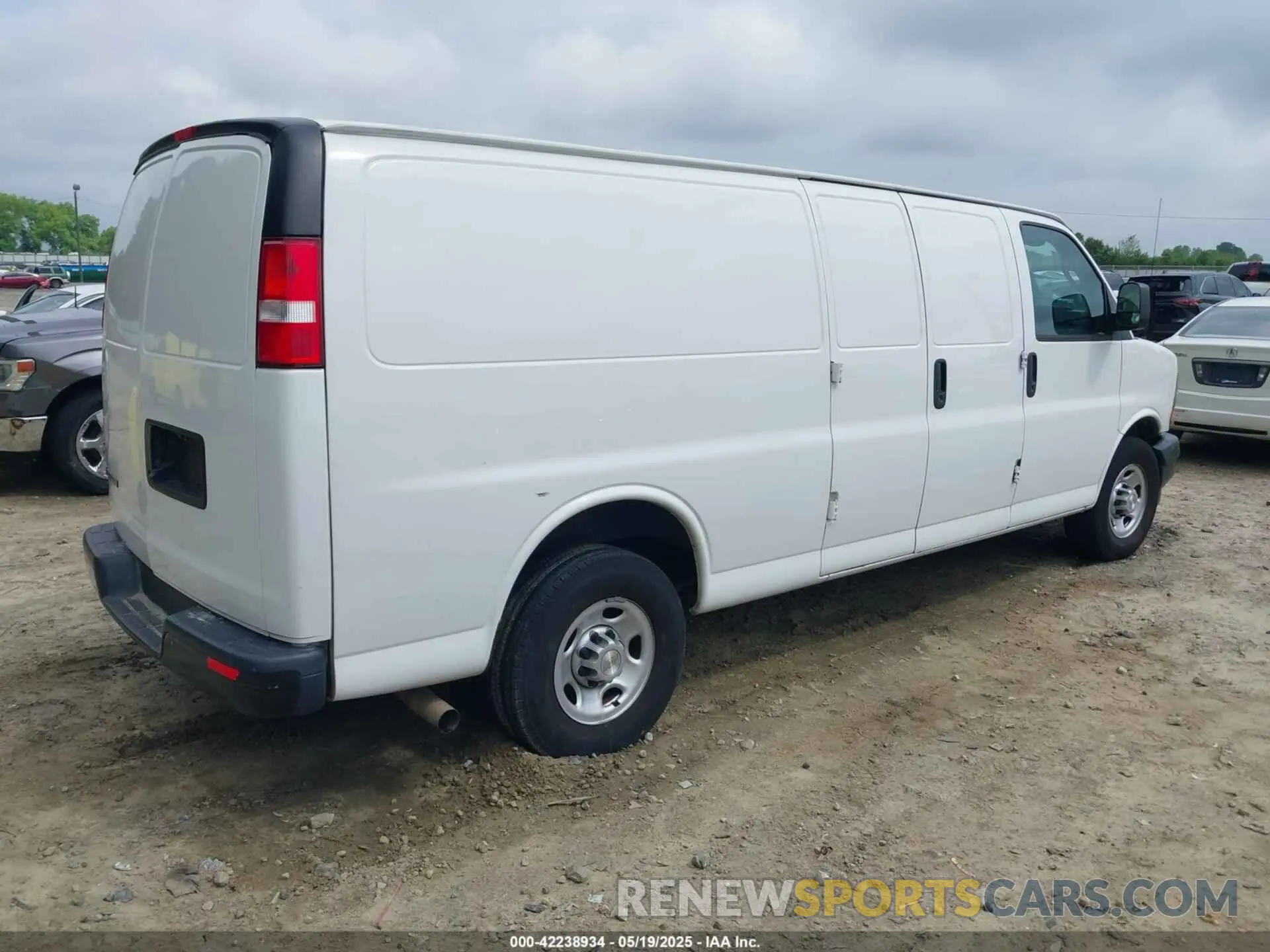4 Photograph of a damaged car 1GCWGBF77M1177506 CHEVROLET EXPRESS CARGO 2021