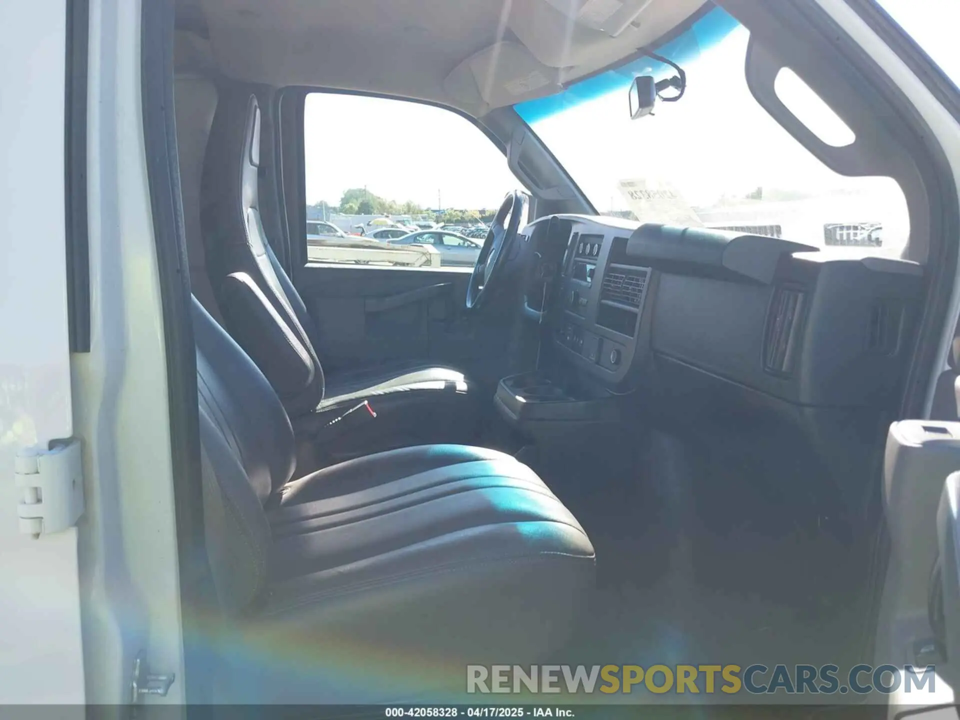 5 Photograph of a damaged car 1GCWGBFP2M1258770 CHEVROLET EXPRESS CARGO 2021