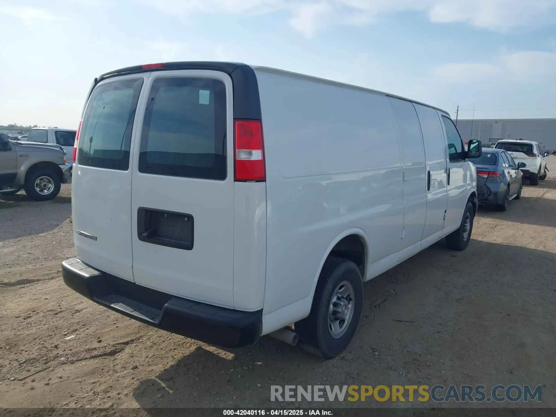 4 Photograph of a damaged car 1GCWGBFP6M1241762 CHEVROLET EXPRESS CARGO 2021