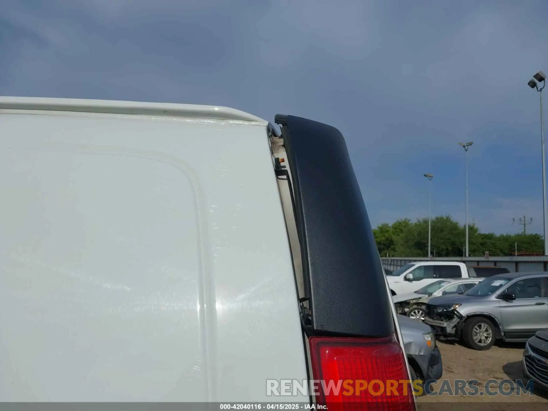 6 Photograph of a damaged car 1GCWGBFP6M1241762 CHEVROLET EXPRESS CARGO 2021