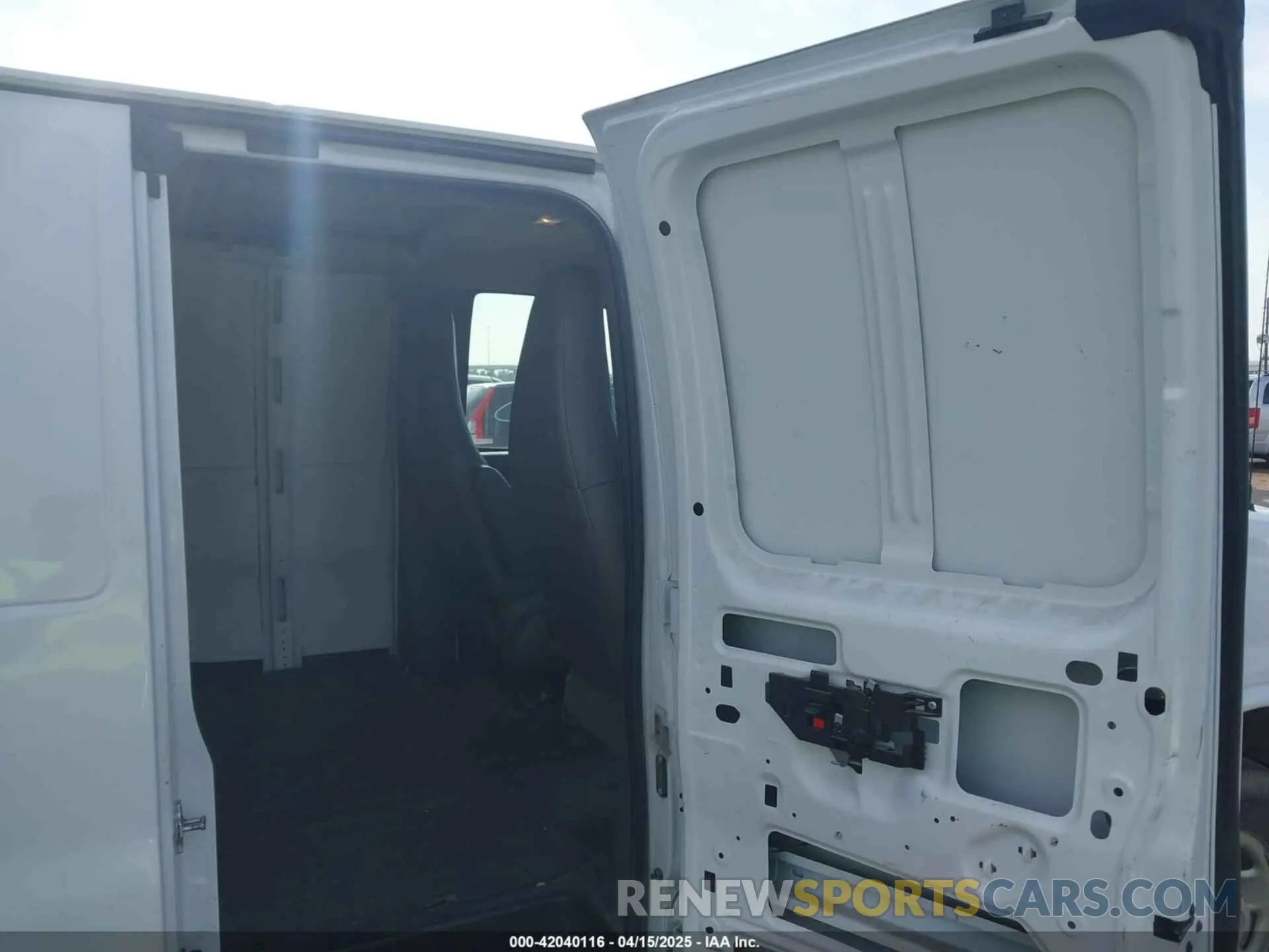 8 Photograph of a damaged car 1GCWGBFP6M1241762 CHEVROLET EXPRESS CARGO 2021