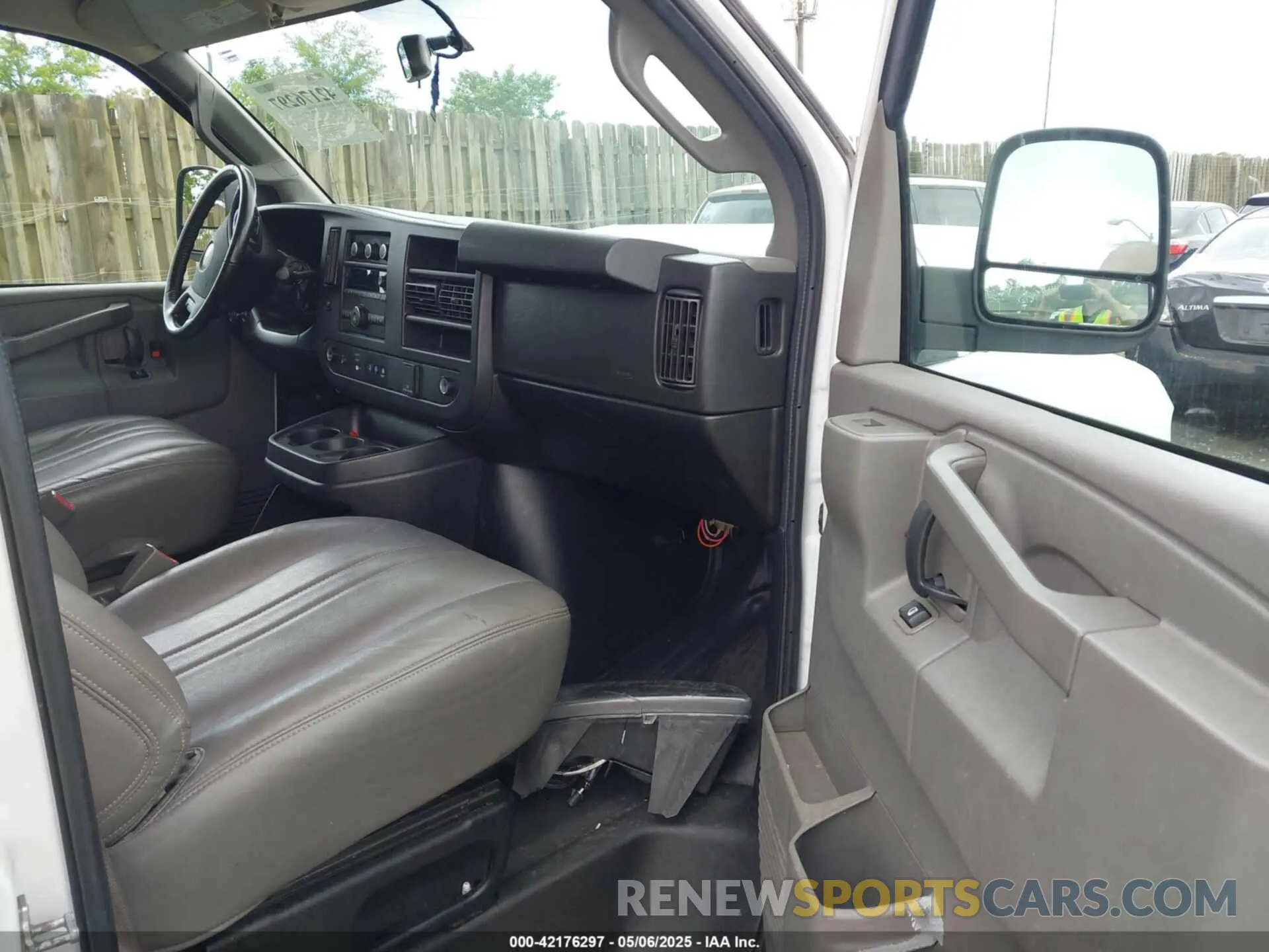5 Photograph of a damaged car 1GCWGBFPXM1260914 CHEVROLET EXPRESS CARGO 2021