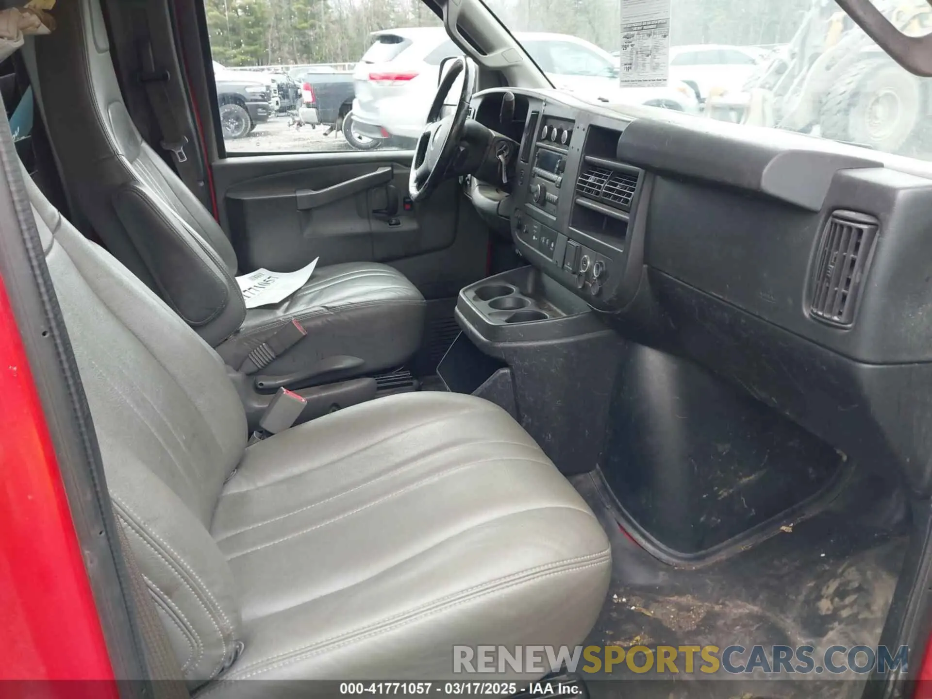 5 Photograph of a damaged car 1GCZGGF72M1178105 CHEVROLET EXPRESS CARGO 2021